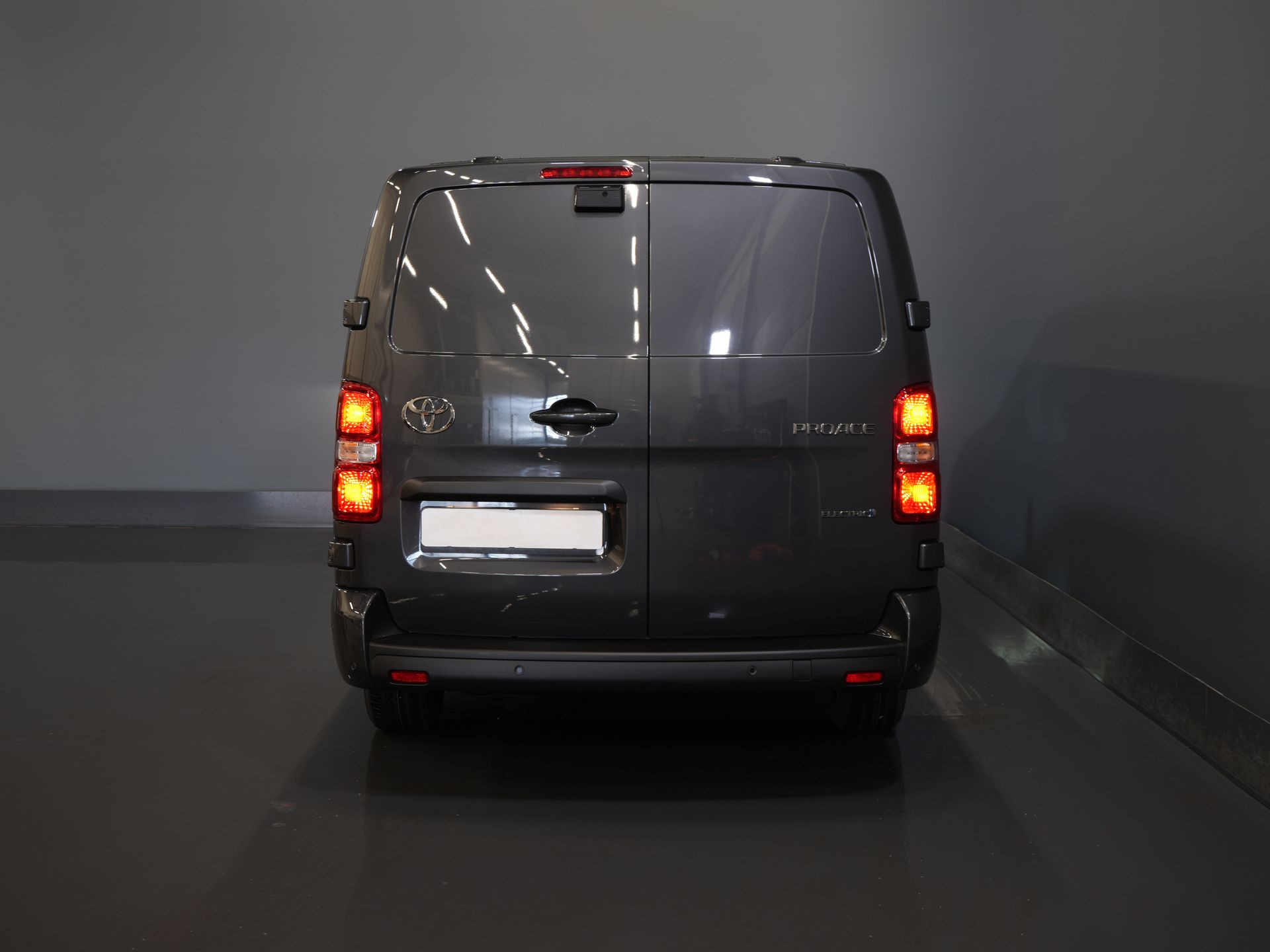 Toyota PROACE Electric Worker Van 75 kWh L3 345 km WLTP LED/ Schnellladegerät/ Keyless/ Adapt.Cruise/ Steerverw./ Stoelverw./ Navi/ Carplay/ Kamera/ PDC/ Airco