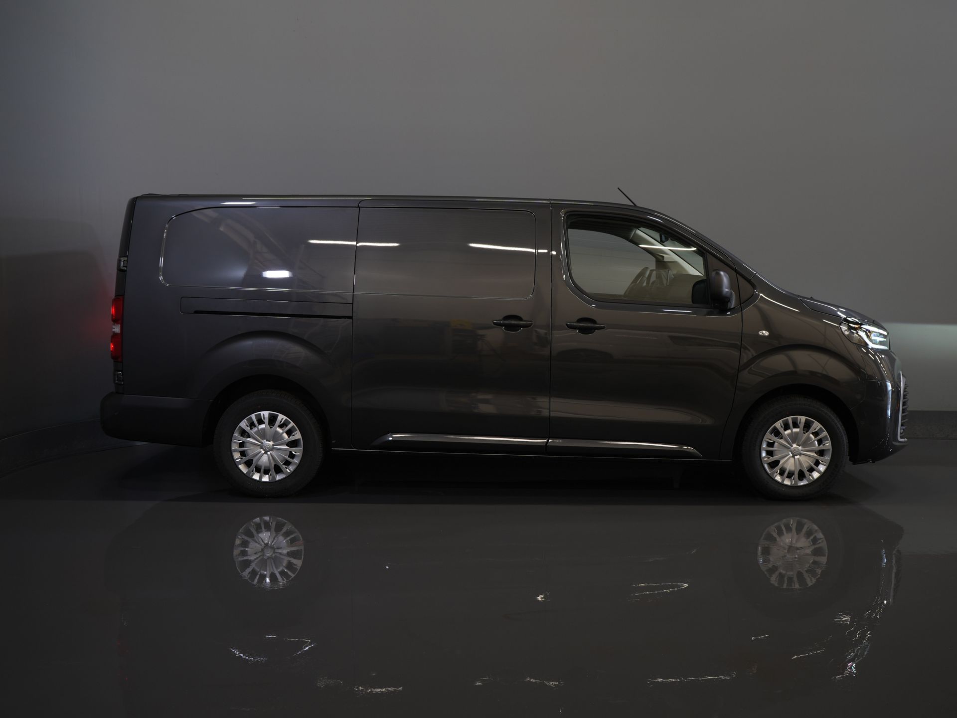 Toyota PROACE Electric Worker Van 75 kWh L3 345 km WLTP LED/ Schnellladegerät/ Keyless/ Adapt.Cruise/ Steerverw./ Stoelverw./ Navi/ Carplay/ Kamera/ PDC/ Airco