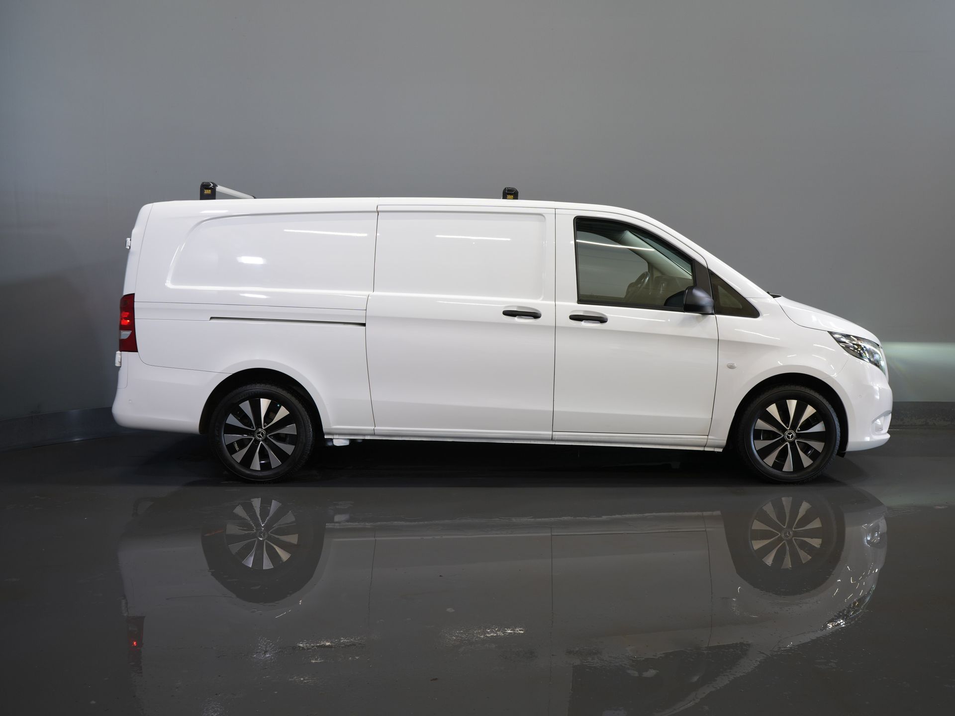 Mercedes-Benz Vito Van 119 CDI Aut. XL L3 LED/ Stand heater/ Seat heating/ Carplay/ Navi/ Camera/ PDC/ LMV/ Cruise/ Towing hook/ Air conditioning