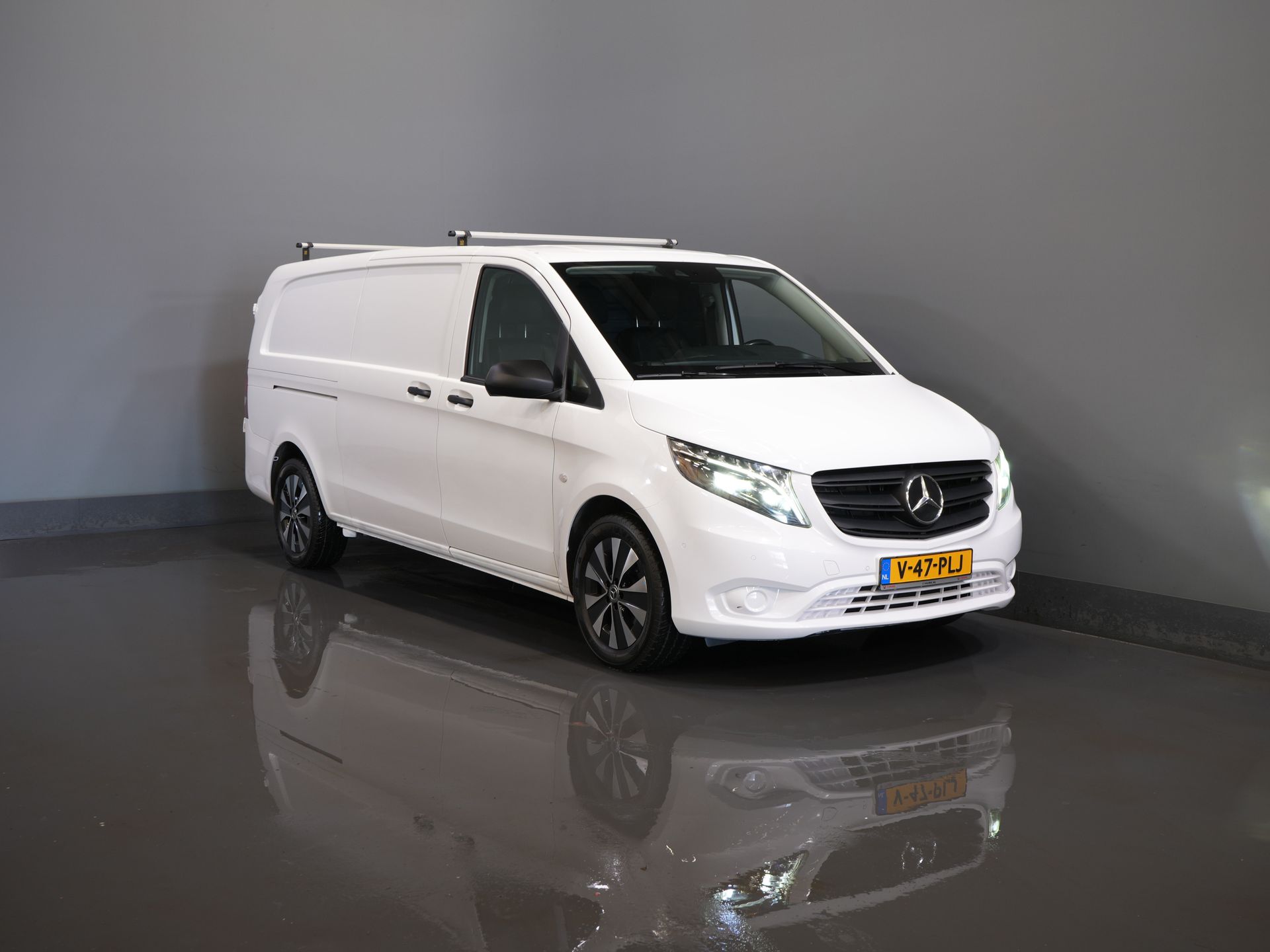 Mercedes-Benz Vito Van 119 CDI Aut. XL L3 LED/ Stand heater/ Seat heating/ Carplay/ Navi/ Camera/ PDC/ LMV/ Cruise/ Towing hook/ Air conditioning