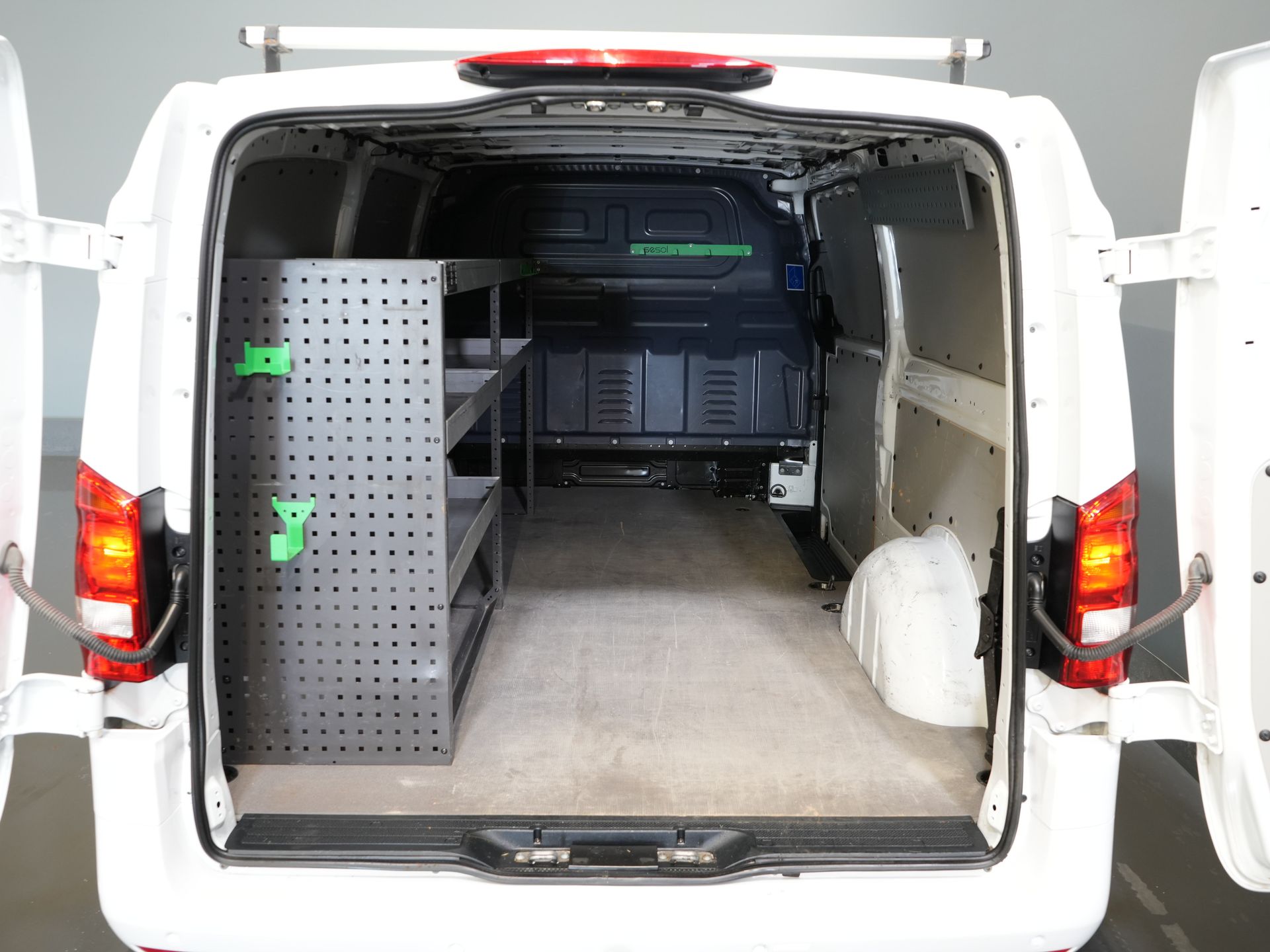 Mercedes-Benz Vito Van 119 CDI Aut. XL L3 LED/ Stand heater/ Seat heating/ Carplay/ Navi/ Camera/ PDC/ LMV/ Cruise/ Towing hook/ Air conditioning