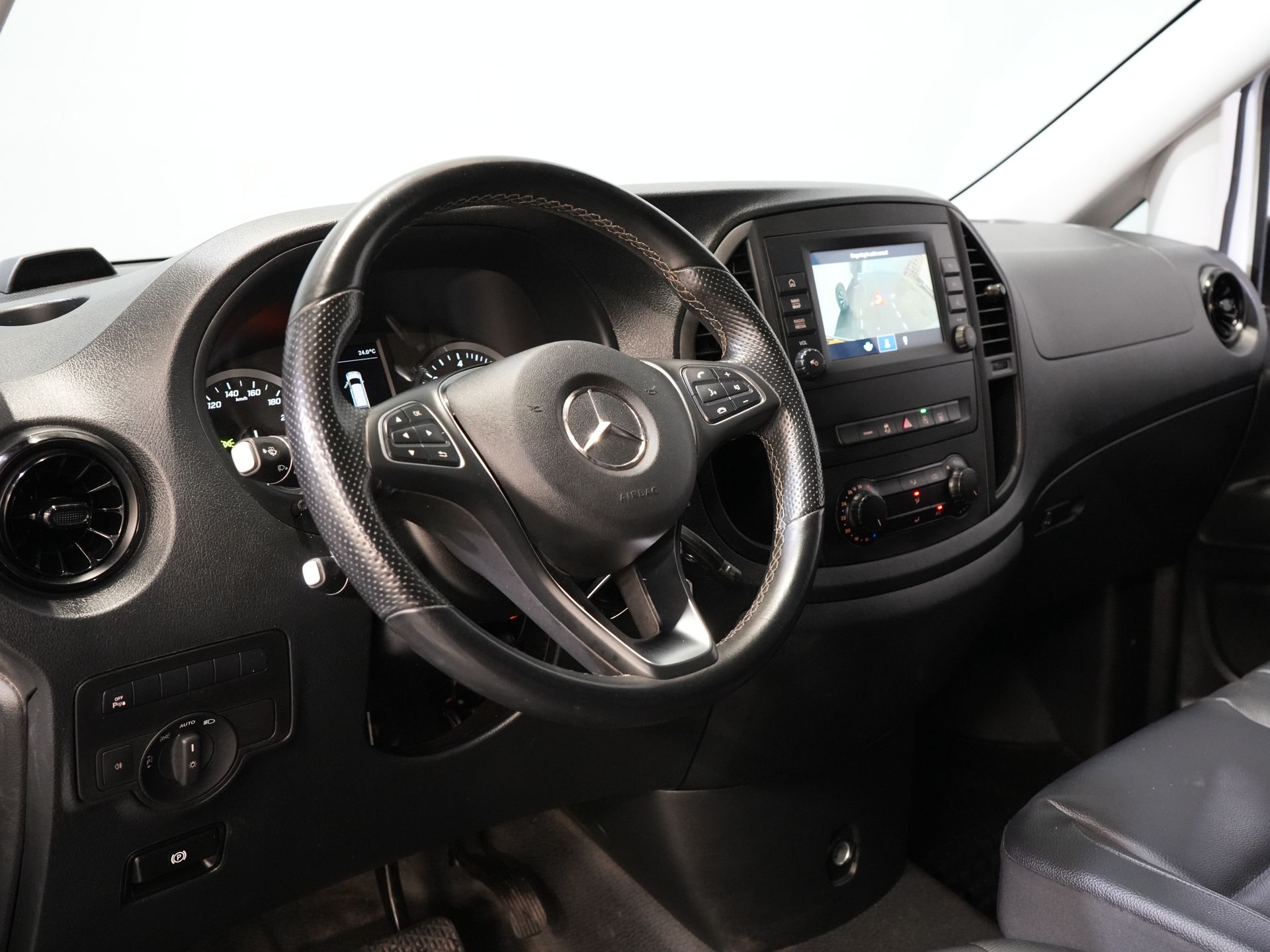 Mercedes-Benz Vito Van 119 CDI Aut. XL L3 LED/ Stand heater/ Seat heating/ Carplay/ Navi/ Camera/ PDC/ LMV/ Cruise/ Towing hook/ Air conditioning