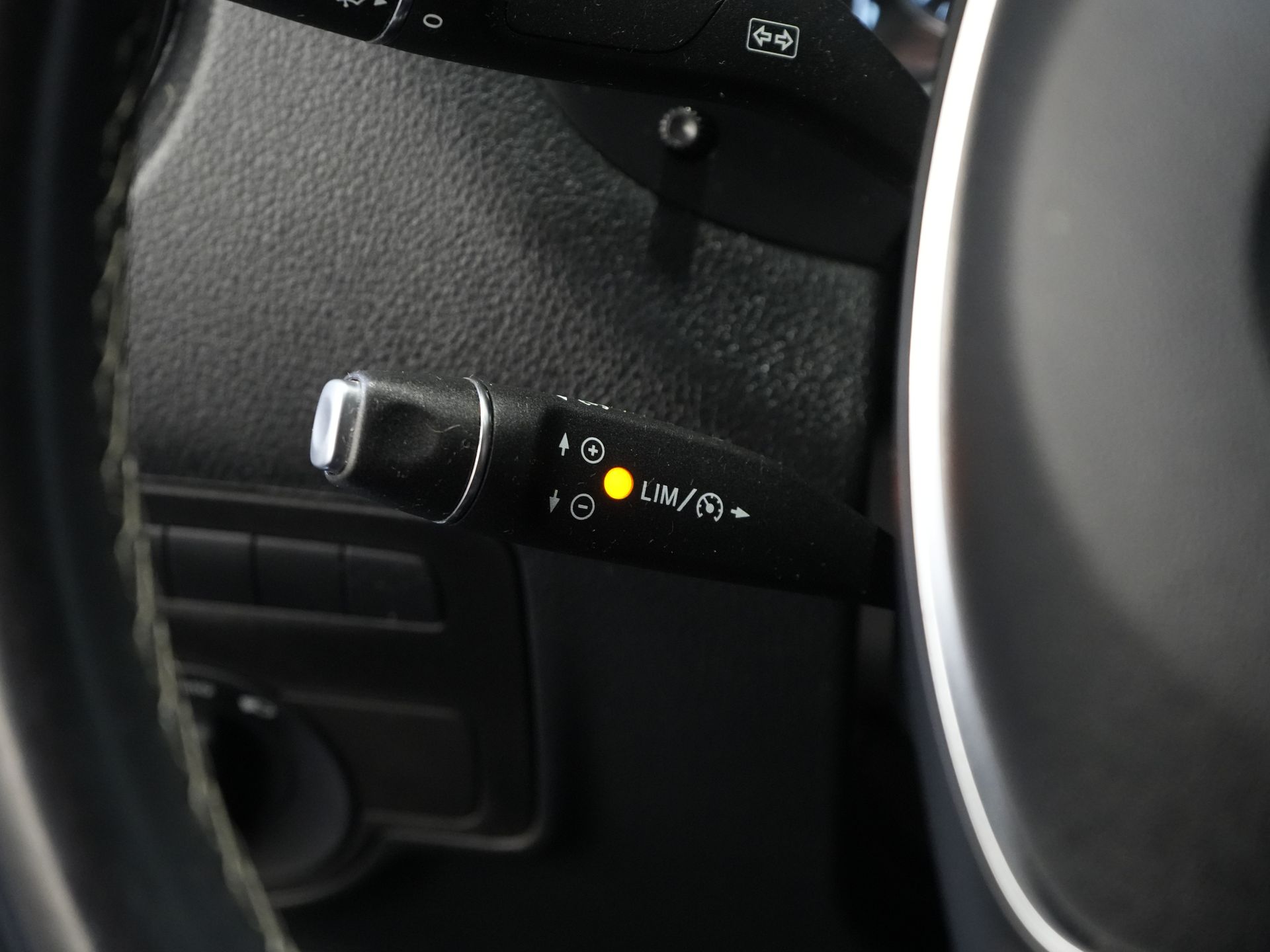 Mercedes-Benz Vito Van 119 CDI Aut. XL L3 LED/ Stand heater/ Seat heating/ Carplay/ Navi/ Camera/ PDC/ LMV/ Cruise/ Towing hook/ Air conditioning