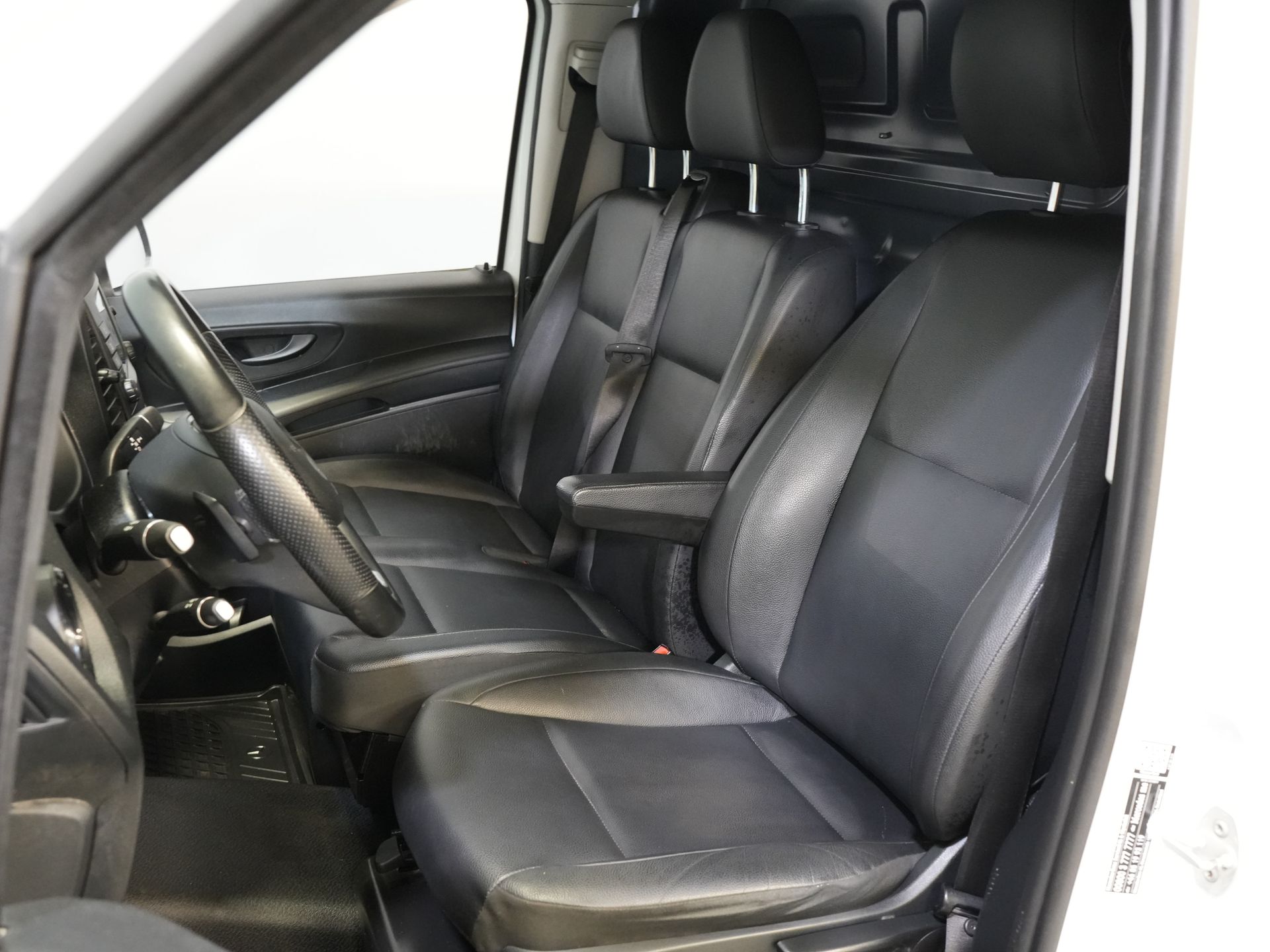Mercedes-Benz Vito Van 119 CDI Aut. XL L3 LED/ Stand heater/ Seat heating/ Carplay/ Navi/ Camera/ PDC/ LMV/ Cruise/ Towing hook/ Air conditioning