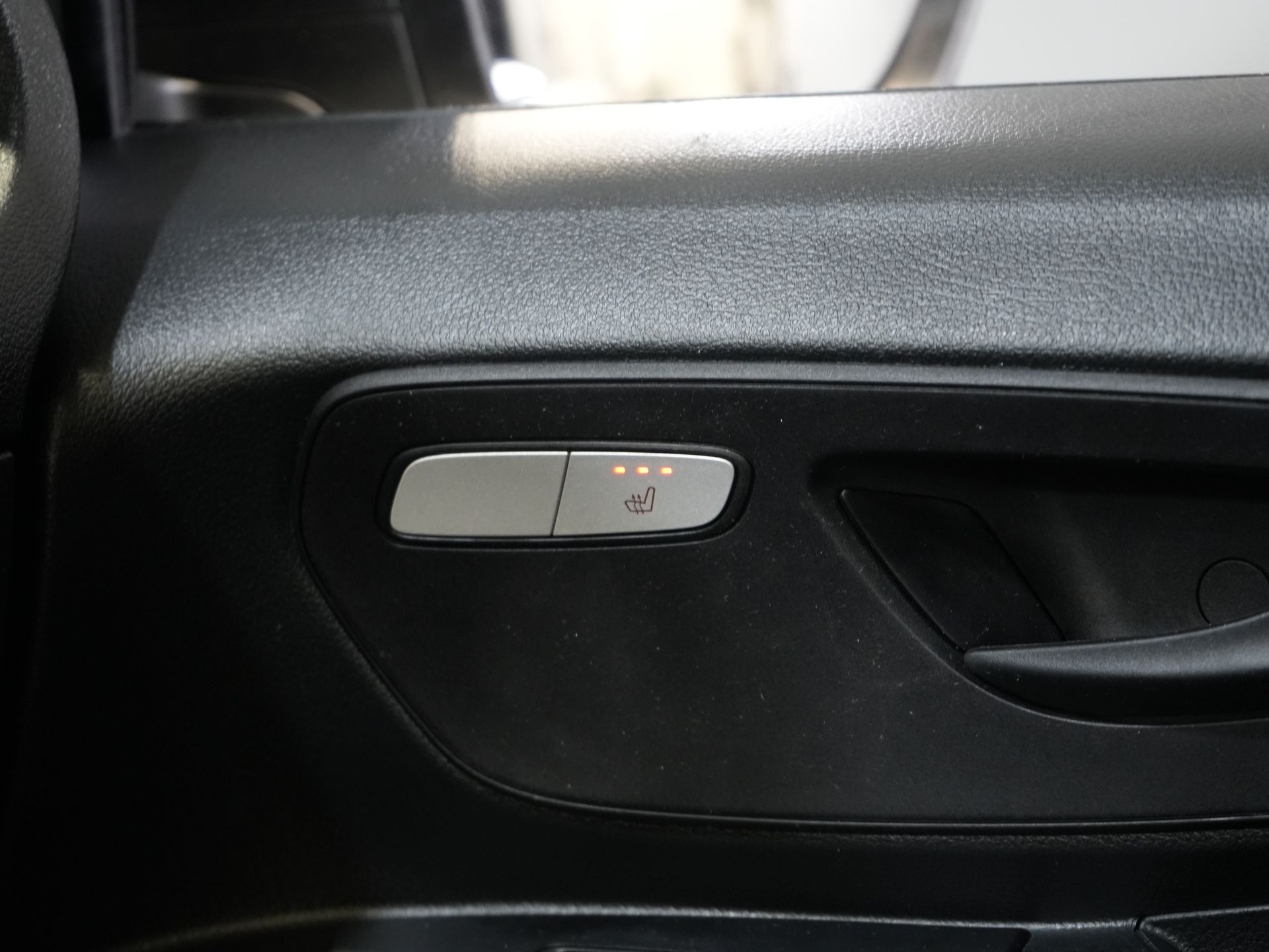 Mercedes-Benz Vito Van 119 CDI Aut. XL L3 LED/ Stand heater/ Seat heating/ Carplay/ Navi/ Camera/ PDC/ LMV/ Cruise/ Towing hook/ Air conditioning