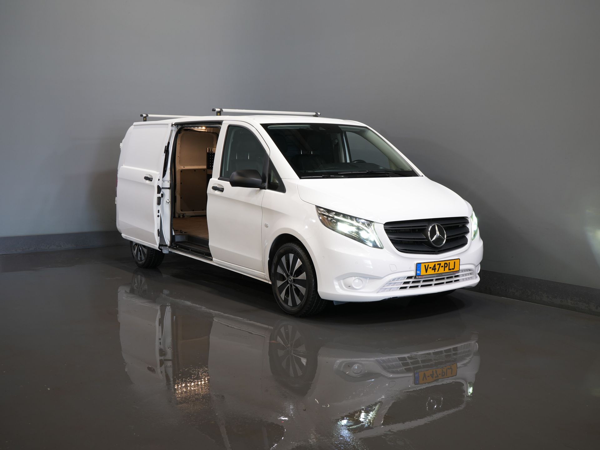 Mercedes-Benz Vito Van 119 CDI Aut. XL L3 LED/ Stand heater/ Seat heating/ Carplay/ Navi/ Camera/ PDC/ LMV/ Cruise/ Towing hook/ Air conditioning