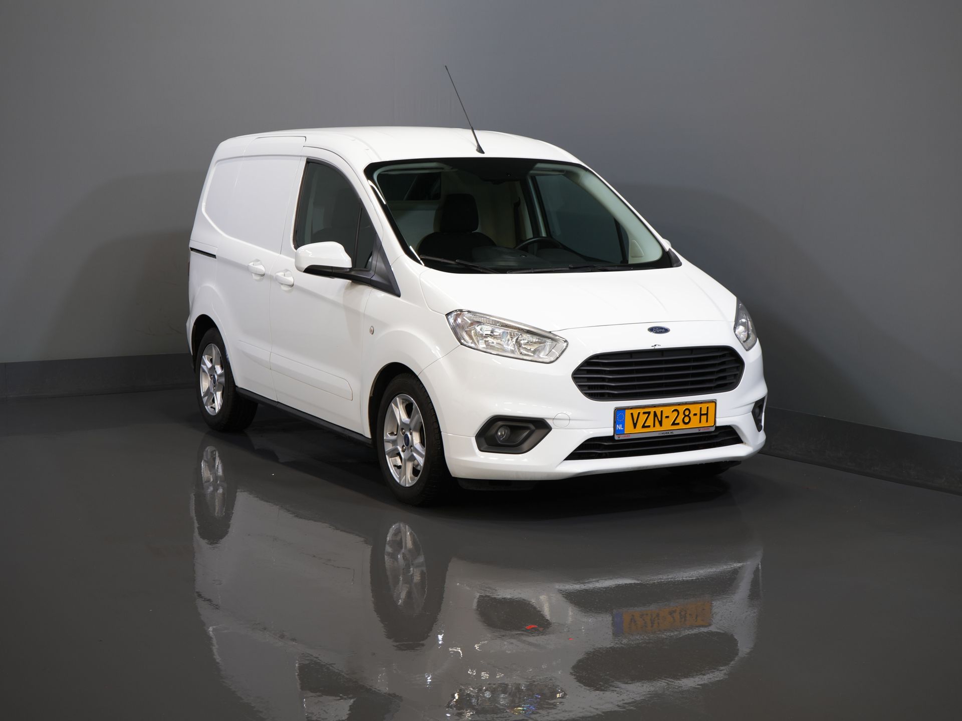 Ford Transit Courier Furgone 1.0 EcoBoost Limited BENZINA ESENTE DA BPM! Carplay/ Telecamera/ Climatizzatore/ Cruise control/ PDC/ LMV/ DAB