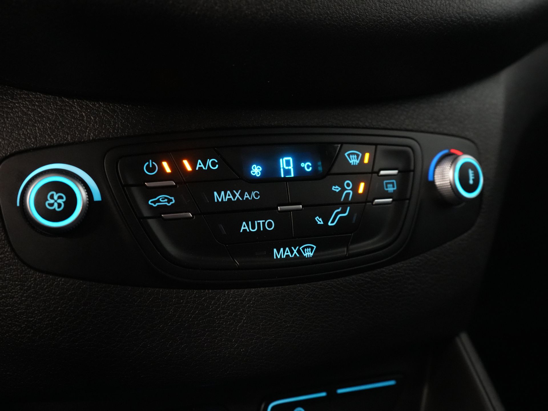 Ford Transit Courier Фургон 1.0 EcoBoost Limited БЕНЗИН БЕЗ ПОДАТКУ! Carplay/ Камера/ Клімат/ Круїз-контроль/ PDC/ LMV/ DAB