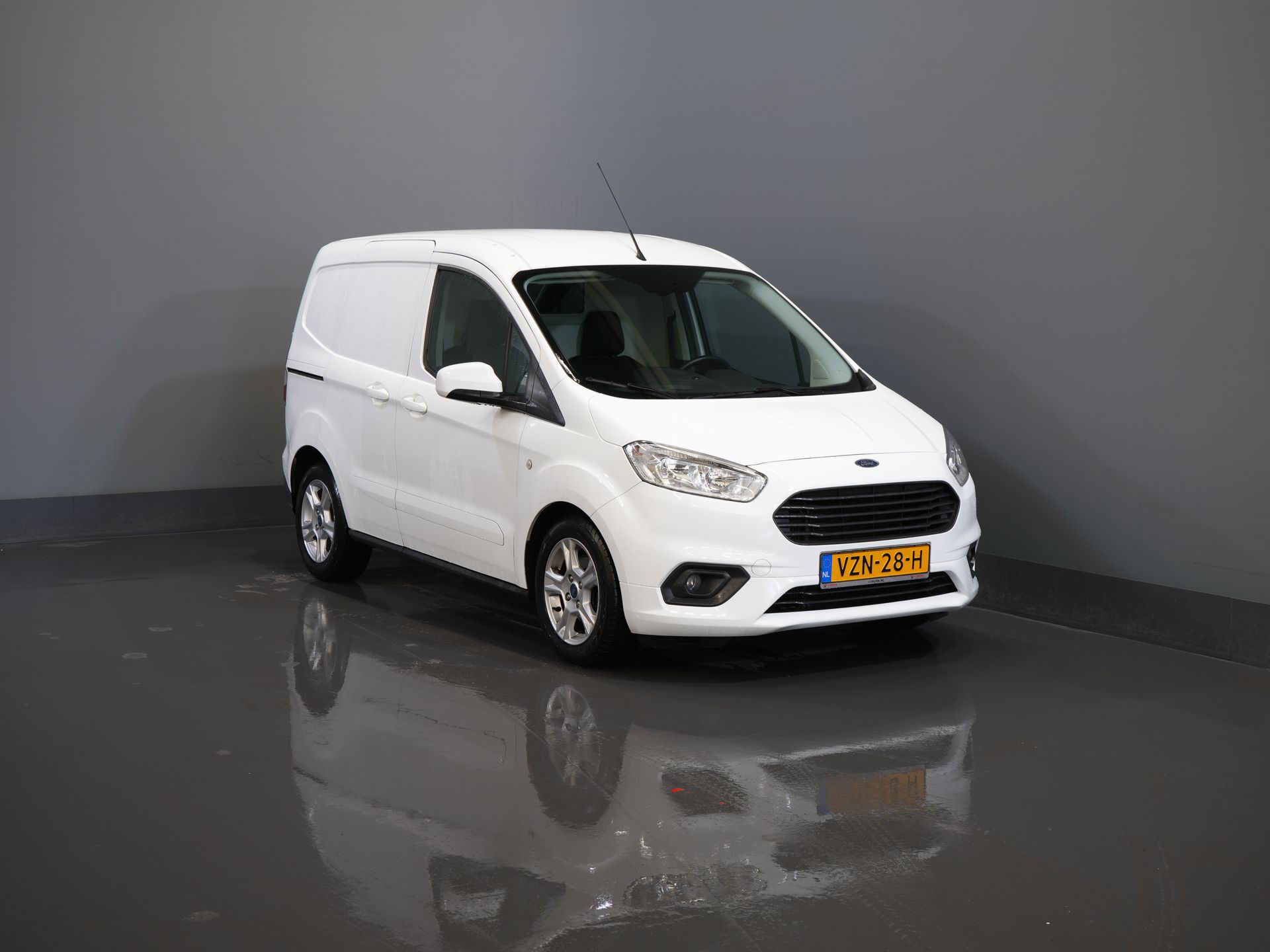 Ford Transit Courier Фургон 1.0 EcoBoost Limited БЕНЗИН БЕЗ ПОДАТКУ! Carplay/ Камера/ Клімат/ Круїз-контроль/ PDC/ LMV/ DAB