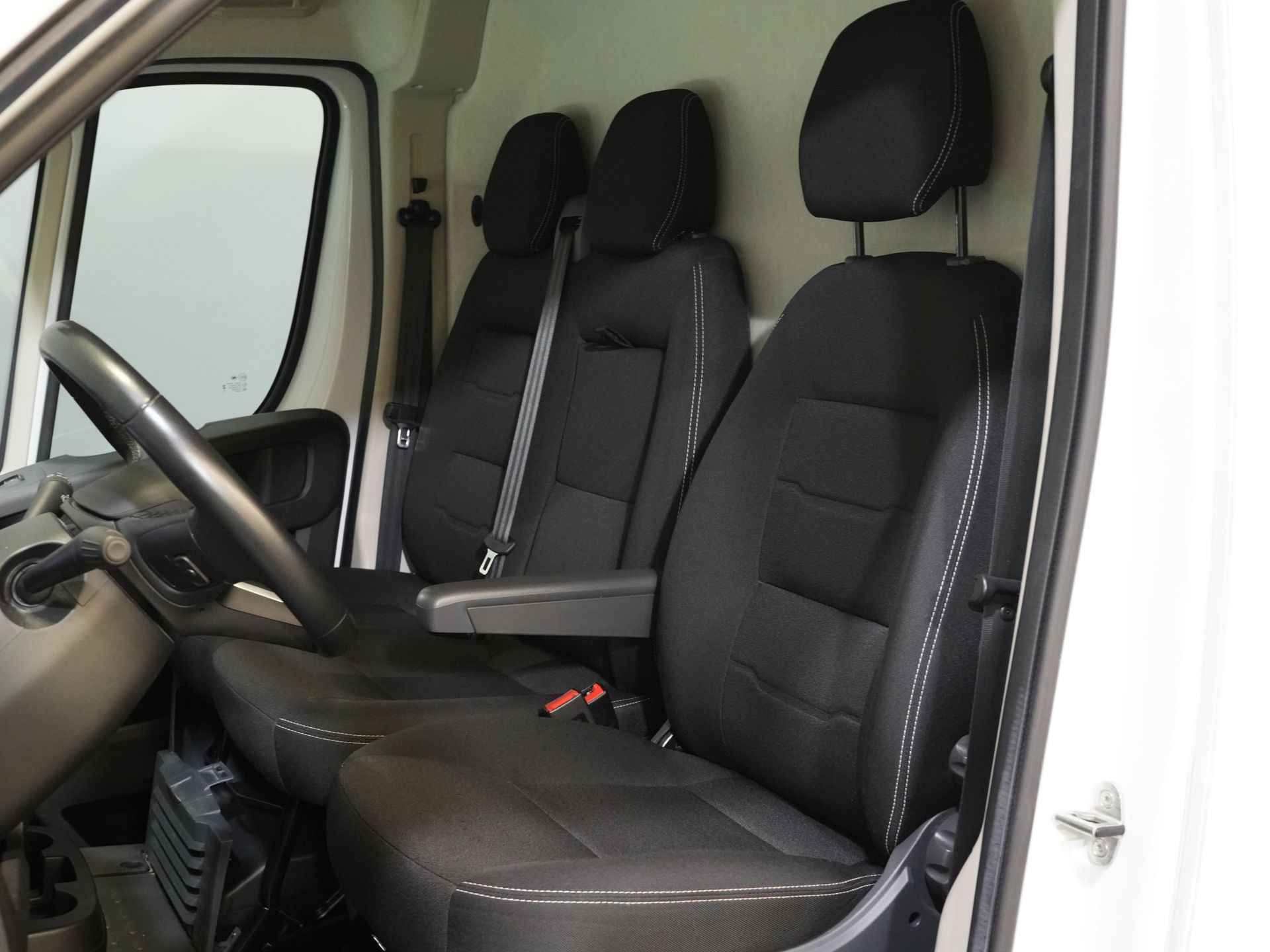Peugeot Boxer Bestelbus 2.2 HDi L2H2 LED/ Carplay/ Climate/ Navi/ Camera/ Cruise/ PDC