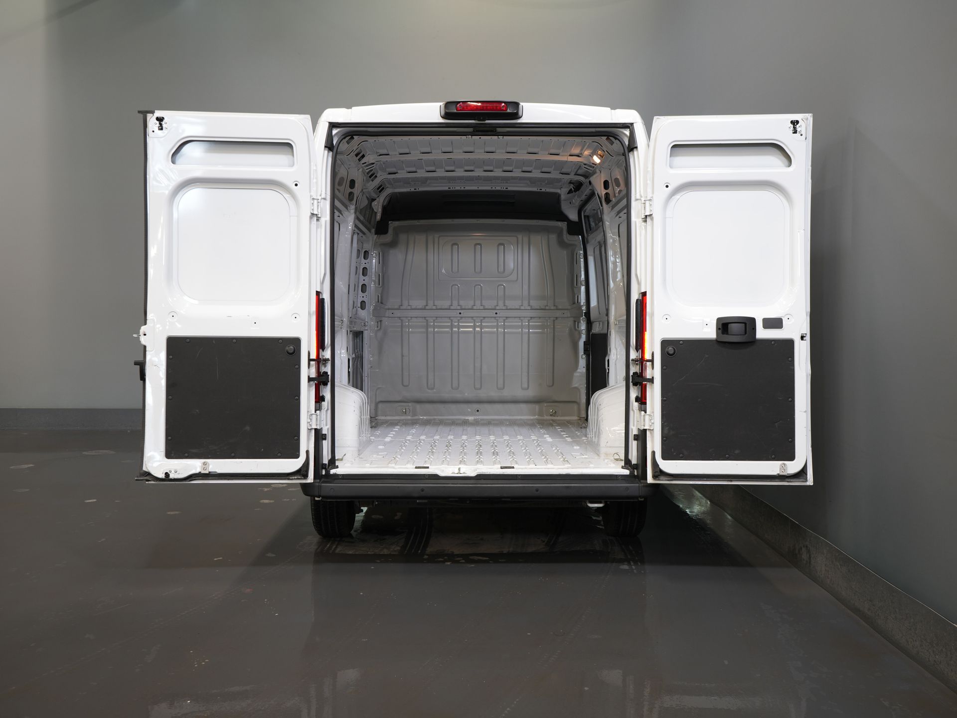 Peugeot Boxer Bestelbus 2.2 HDi L2H2 LED/ Carplay/ Climate/ Navi/ Camera/ Cruise/ PDC