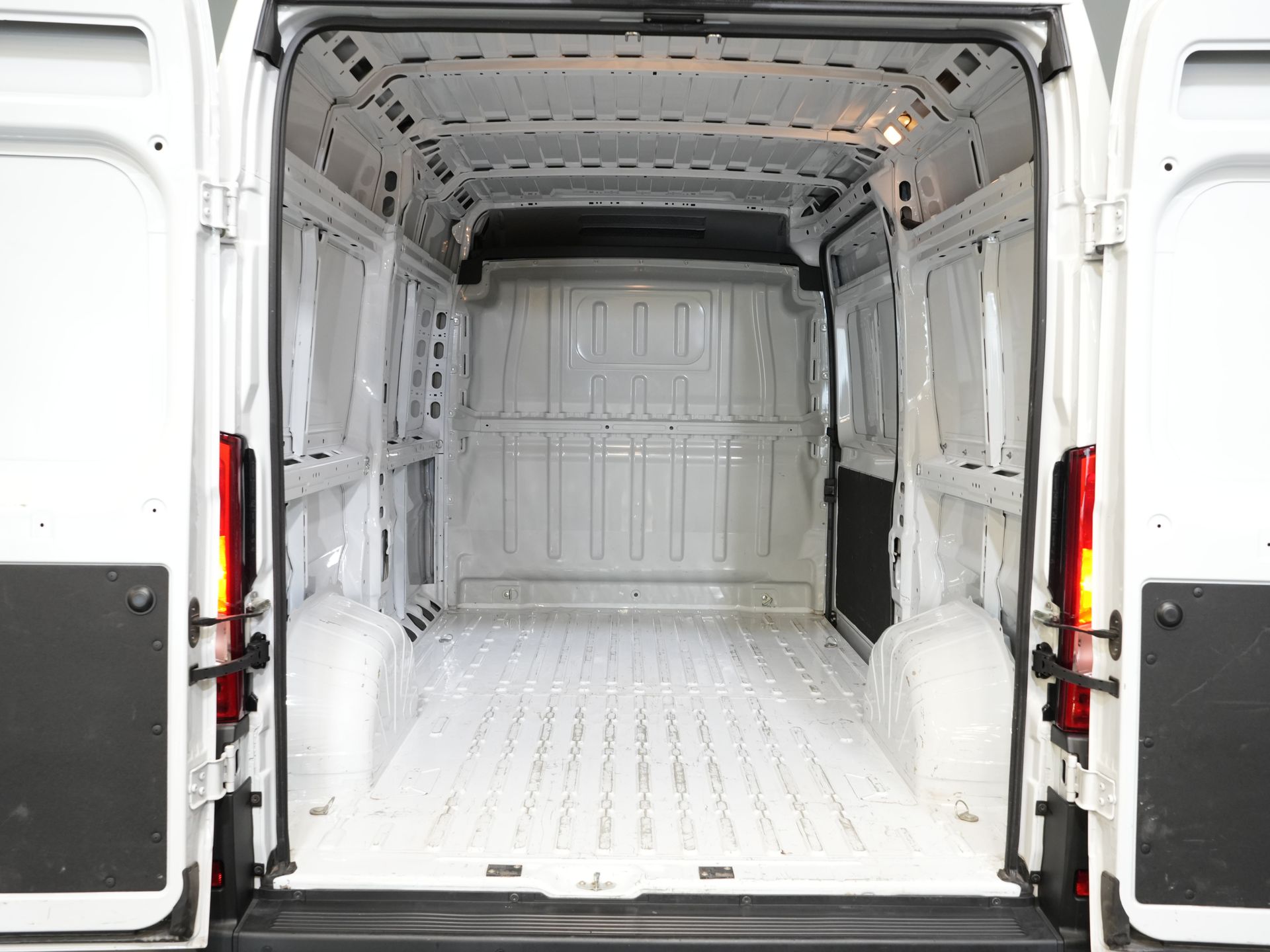Peugeot Boxer Bestelbus 2.2 HDi L2H2 LED/ Carplay/ Climate/ Navi/ Camera/ Cruise/ PDC