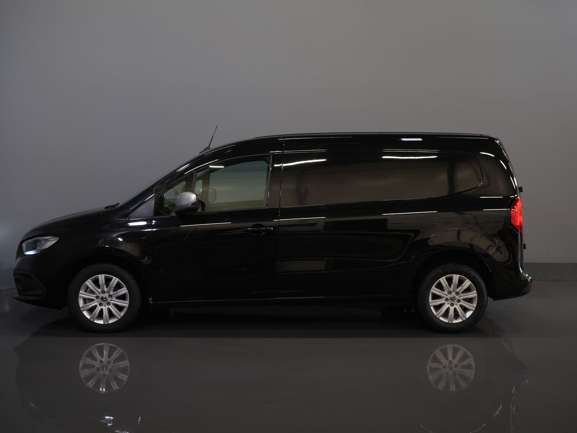 Mercedes-Benz Citan Van 110 CDI Aut. L2 NL Auto/ Carplay/ Cruise/ Camera/ Towbar/ Airco/ LMV