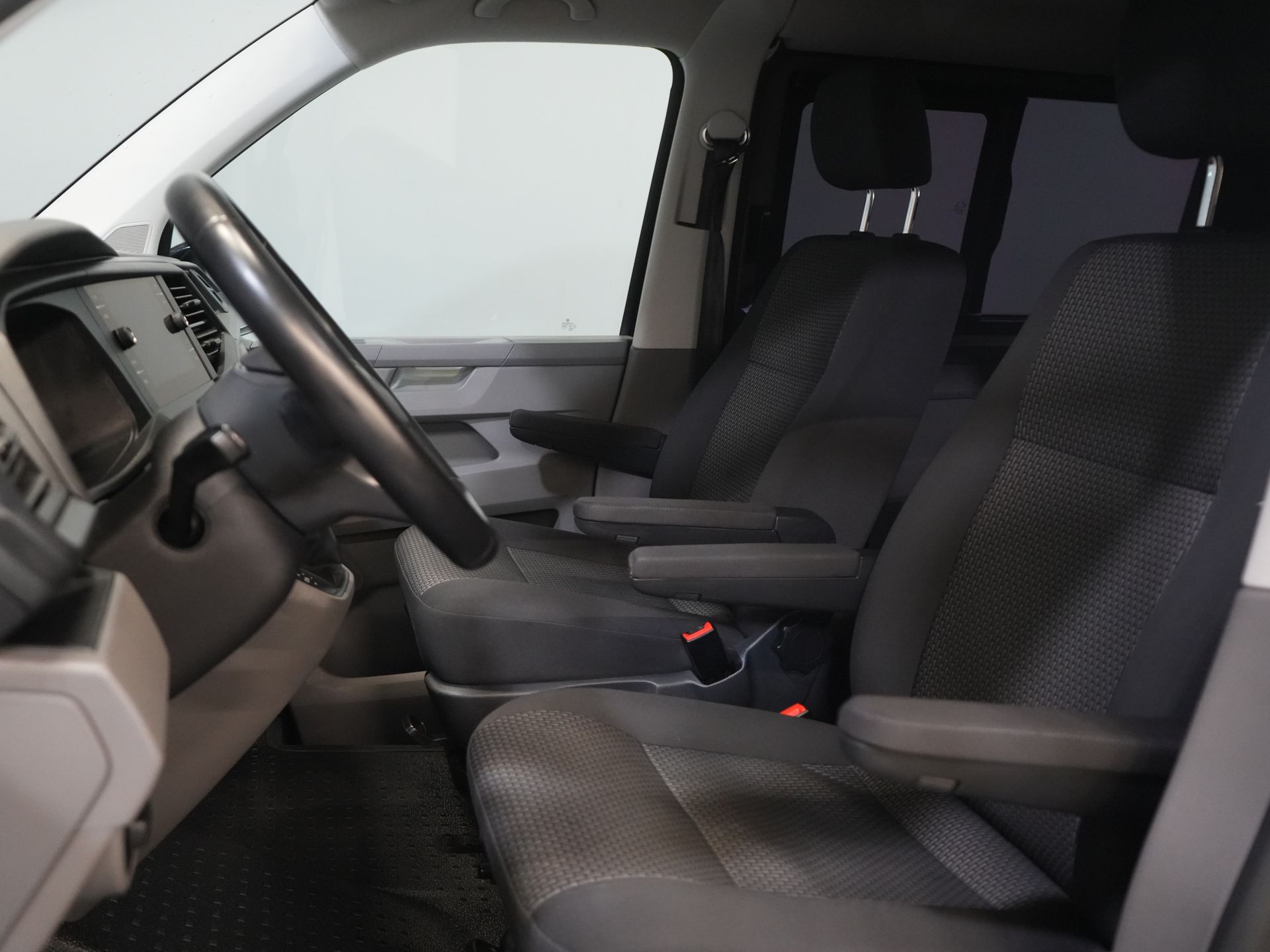 Volkswagen Transporter Van T6.1 2.0 TDI 150 hp DSG Aut. L2 DC Double Cab (DEMO) BPM FREE ! Adapt. Cruise/ 2.5t Towbar/ NAVI/ Carplay/ PDC/ LMV/ Airco