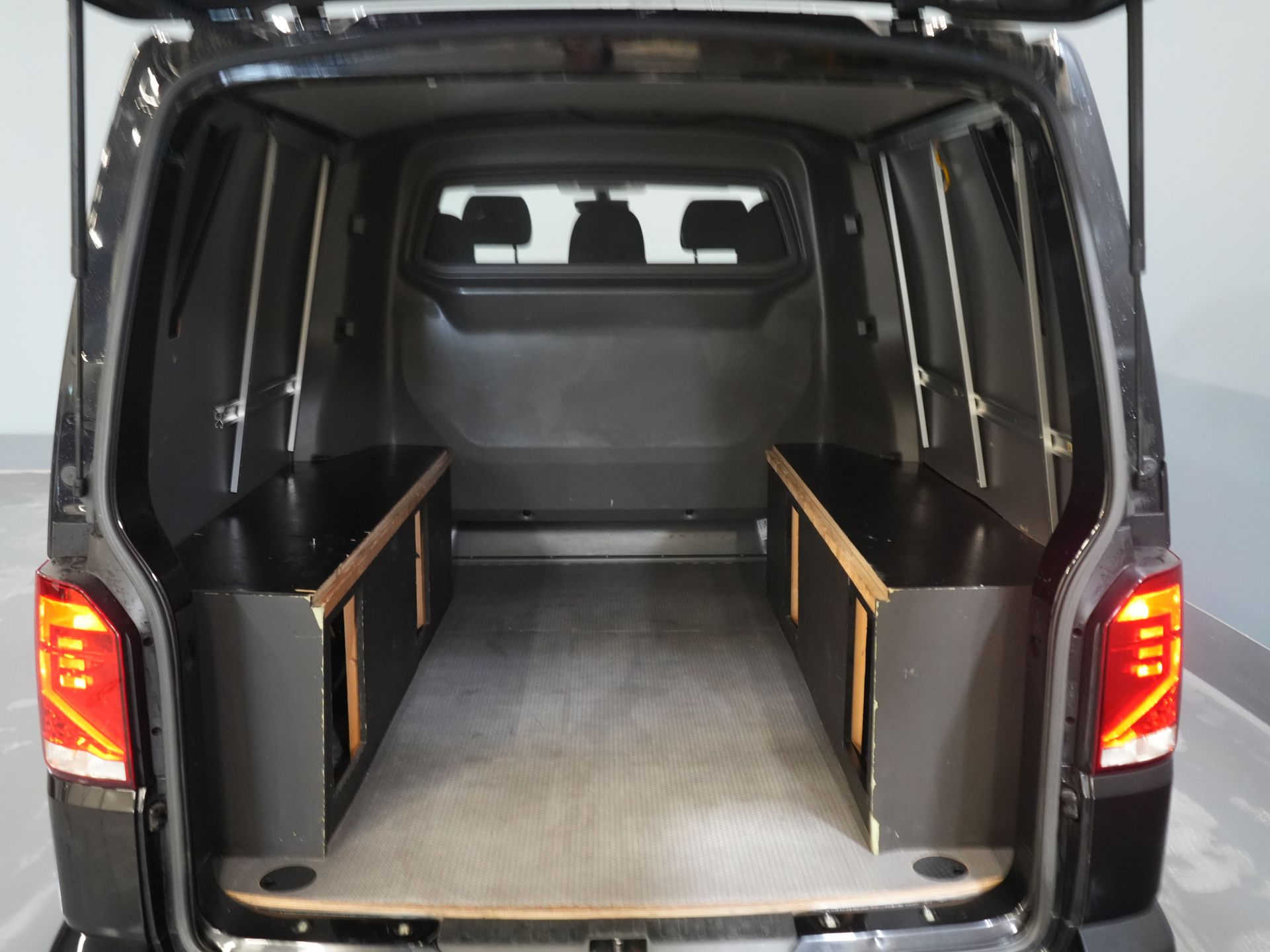 Volkswagen Transporter Van T6.1 2.0 TDI 150 hp DSG Aut. L2 DC Double Cab (DEMO) BPM FREE ! Adapt. Cruise/ 2.5t Towbar/ NAVI/ Carplay/ PDC/ LMV/ Airco