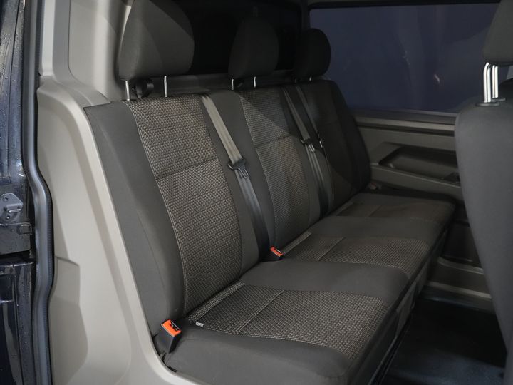 Volkswagen Transporter Van T6.1 2.0 TDI 150 hp DSG Aut. L2 DC Double Cab (DEMO) BPM FREE ! Adapt. Cruise/ 2.5t Towbar/ NAVI/ Carplay/ PDC/ LMV/ Airco