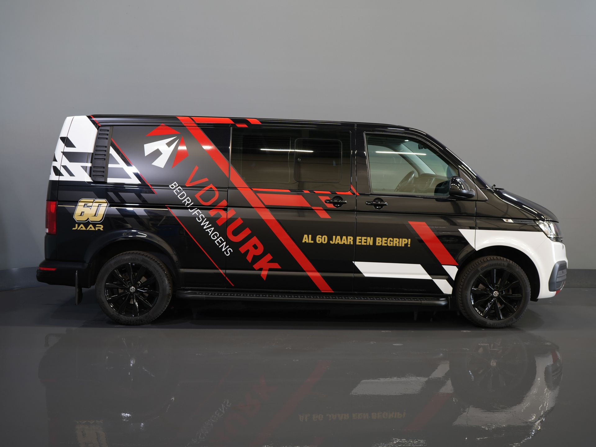 Volkswagen Transporter Van T6.1 2.0 TDI 150 hp DSG Aut. L2 DC Double Cab (DEMO) BPM FREE ! Adapt. Cruise/ 2.5t Towbar/ NAVI/ Carplay/ PDC/ LMV/ Airco
