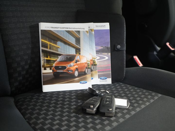 Ford Transit Custom Passenger Transport 2.0 TDCI 130 CP L2 33.207 € cu TVA inclus/BPM Combi/ Kombi/ Cruise/ Camera/ PDC V+A/ Airco