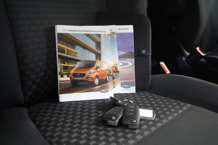 Ford Transit Custom Personentransporter 2.0 TDCI 130 PS L2 € 33.207 inkl. MwSt./BPM Combi/ Kombi/ Cruise/ Kamera/ PDC V+A/ Airco
