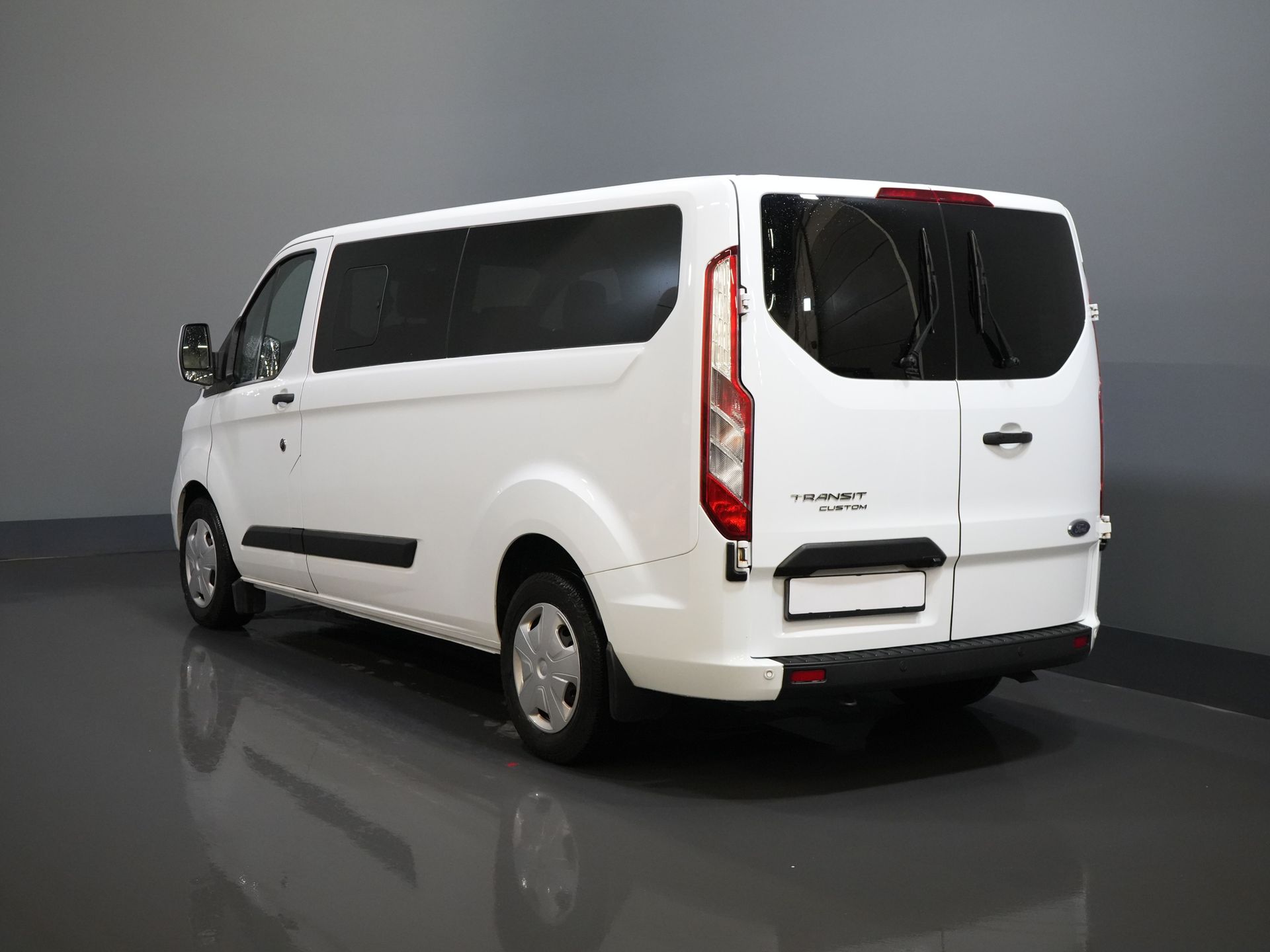 Ford Transit Custom Passenger Transport 2.0 TDCI 130 CP L2 33.207 € cu TVA inclus/BPM Combi/ Kombi/ Cruise/ Camera/ PDC V+A/ Airco