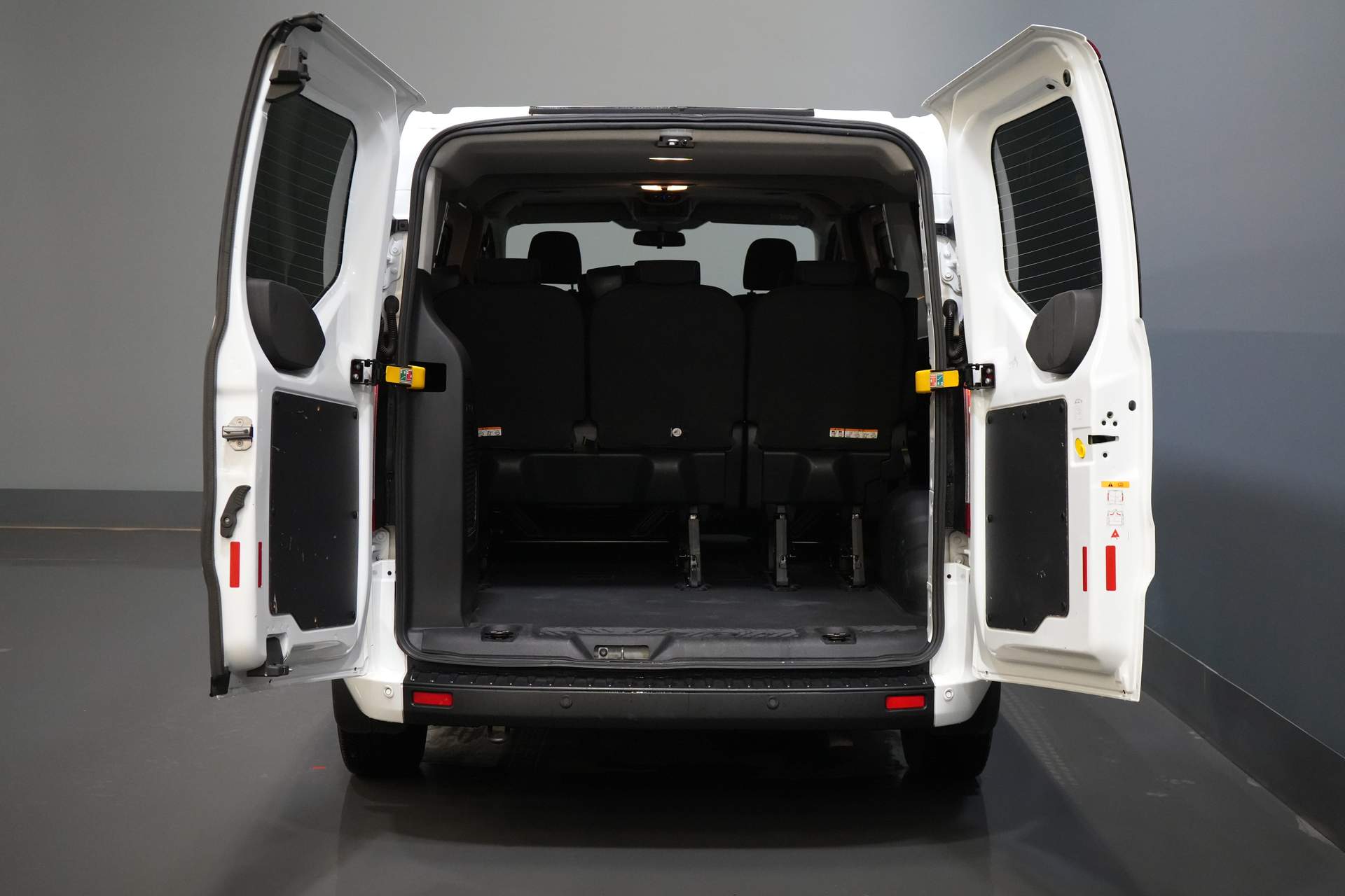 Ford Transit Custom Personentransporter 2.0 TDCI 130 PS L2 € 33.207 inkl. MwSt./BPM Combi/ Kombi/ Cruise/ Kamera/ PDC V+A/ Airco