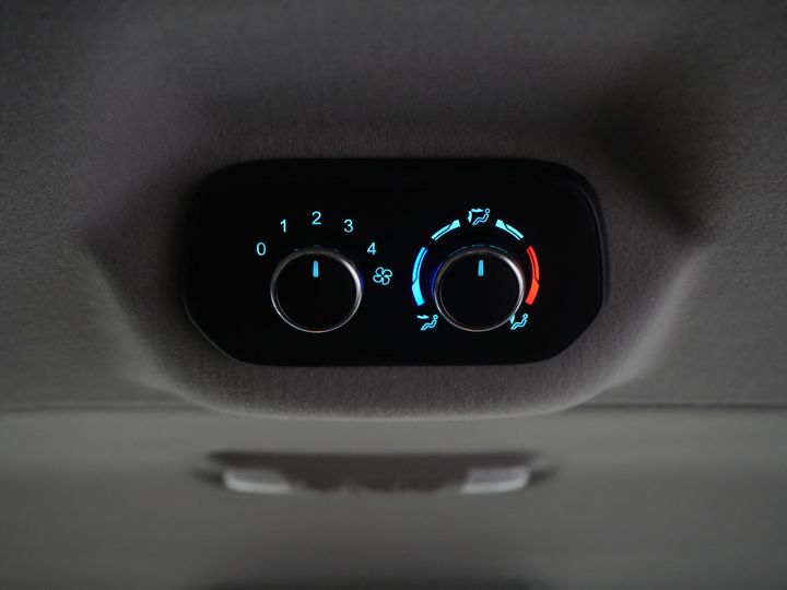 Ford Transit Custom Passenger Transport 2.0 TDCI 130 CP L2 33.207 € cu TVA inclus/BPM Combi/ Kombi/ Cruise/ Camera/ PDC V+A/ Airco