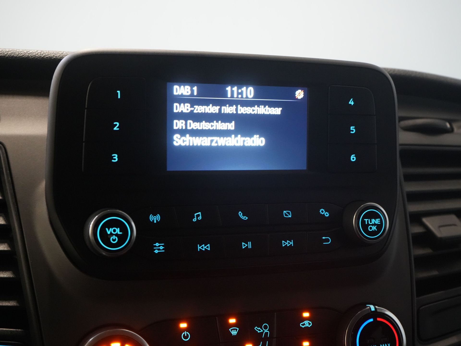 Ford Transit Custom Passenger Transport 2.0 TDCI 130 CP L2 33.207 € cu TVA inclus/BPM Combi/ Kombi/ Cruise/ Camera/ PDC V+A/ Airco