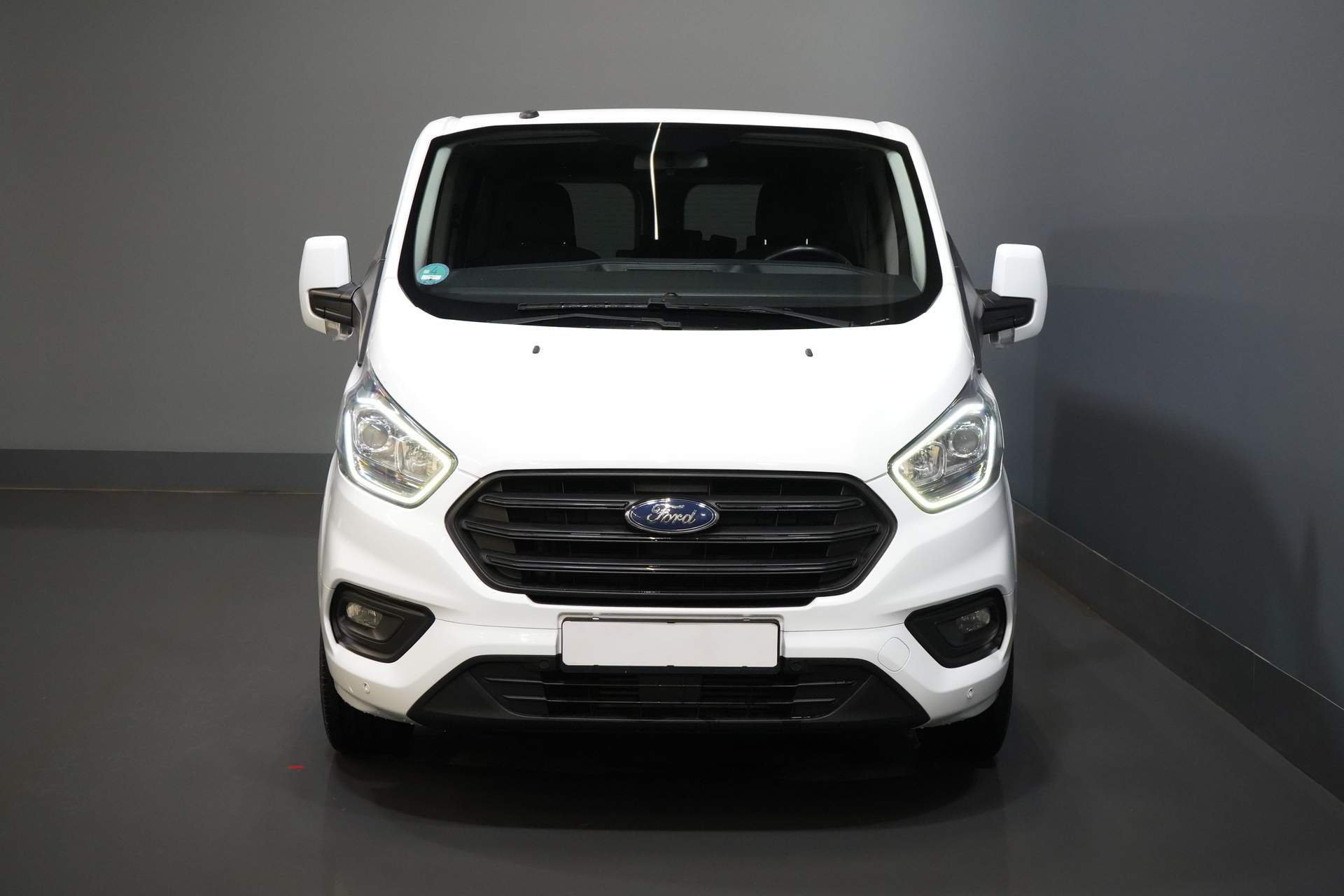 Ford Transit Custom Personentransporter 2.0 TDCI 130 PS L2 € 33.207 inkl. MwSt./BPM Combi/ Kombi/ Cruise/ Kamera/ PDC V+A/ Airco