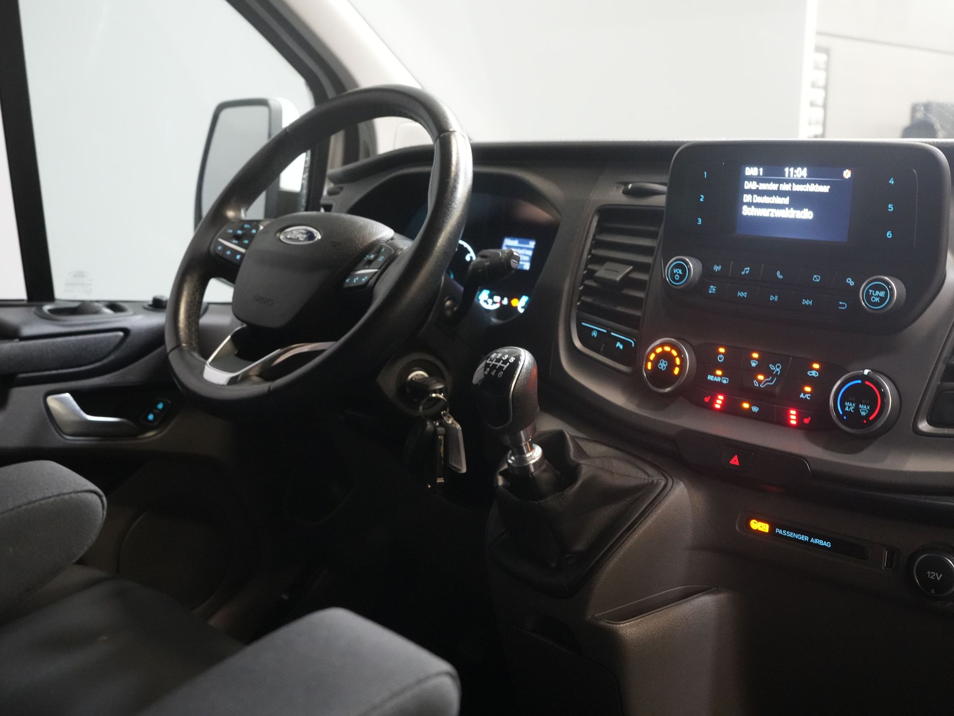 Ford Transit Custom Passenger Transport 2.0 TDCI 130 CP L2 33.207 € cu TVA inclus/BPM Combi/ Kombi/ Cruise/ Camera/ PDC V+A/ Airco
