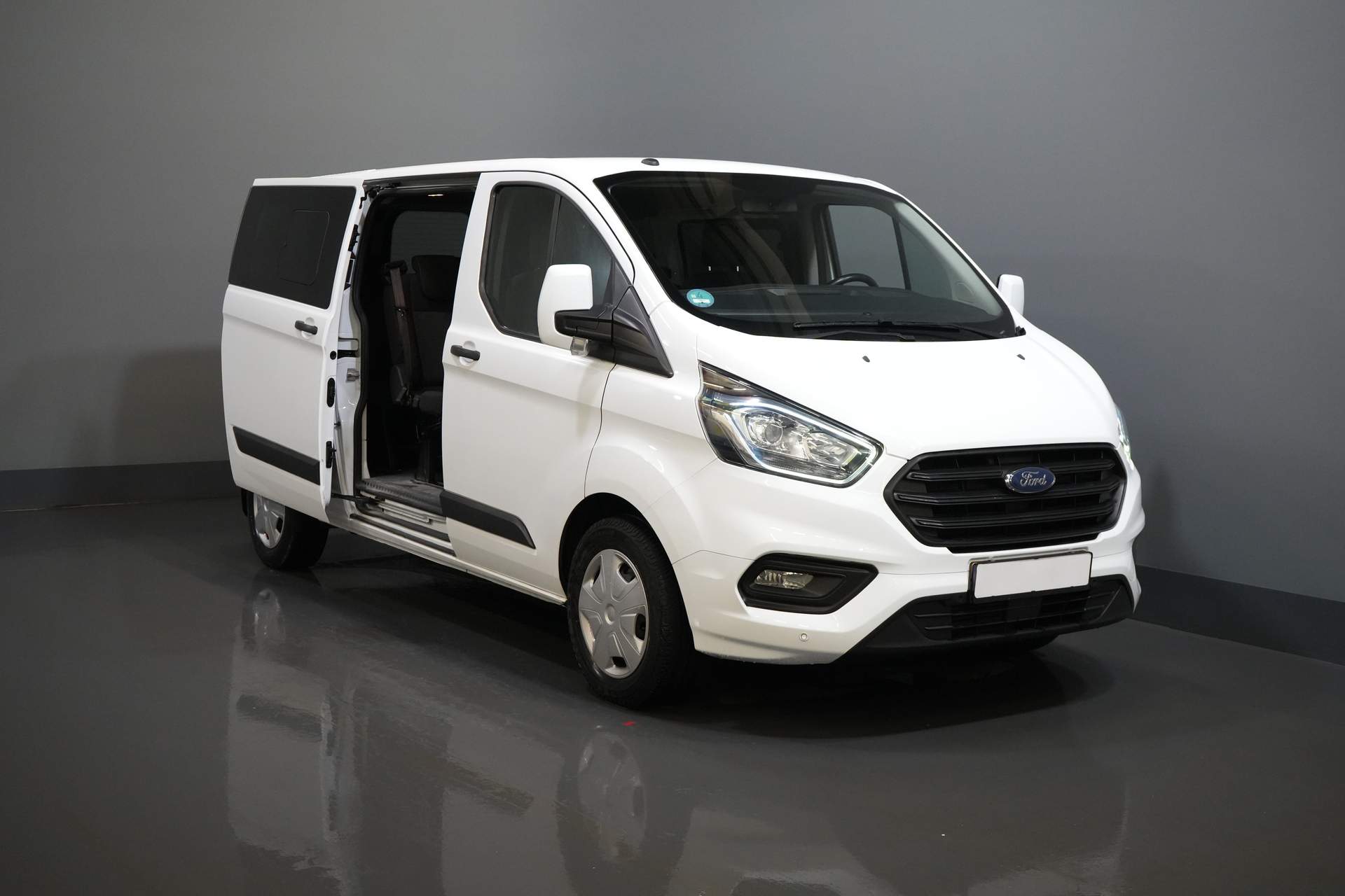 Ford Transit Custom Personentransporter 2.0 TDCI 130 PS L2 € 33.207 inkl. MwSt./BPM Combi/ Kombi/ Cruise/ Kamera/ PDC V+A/ Airco