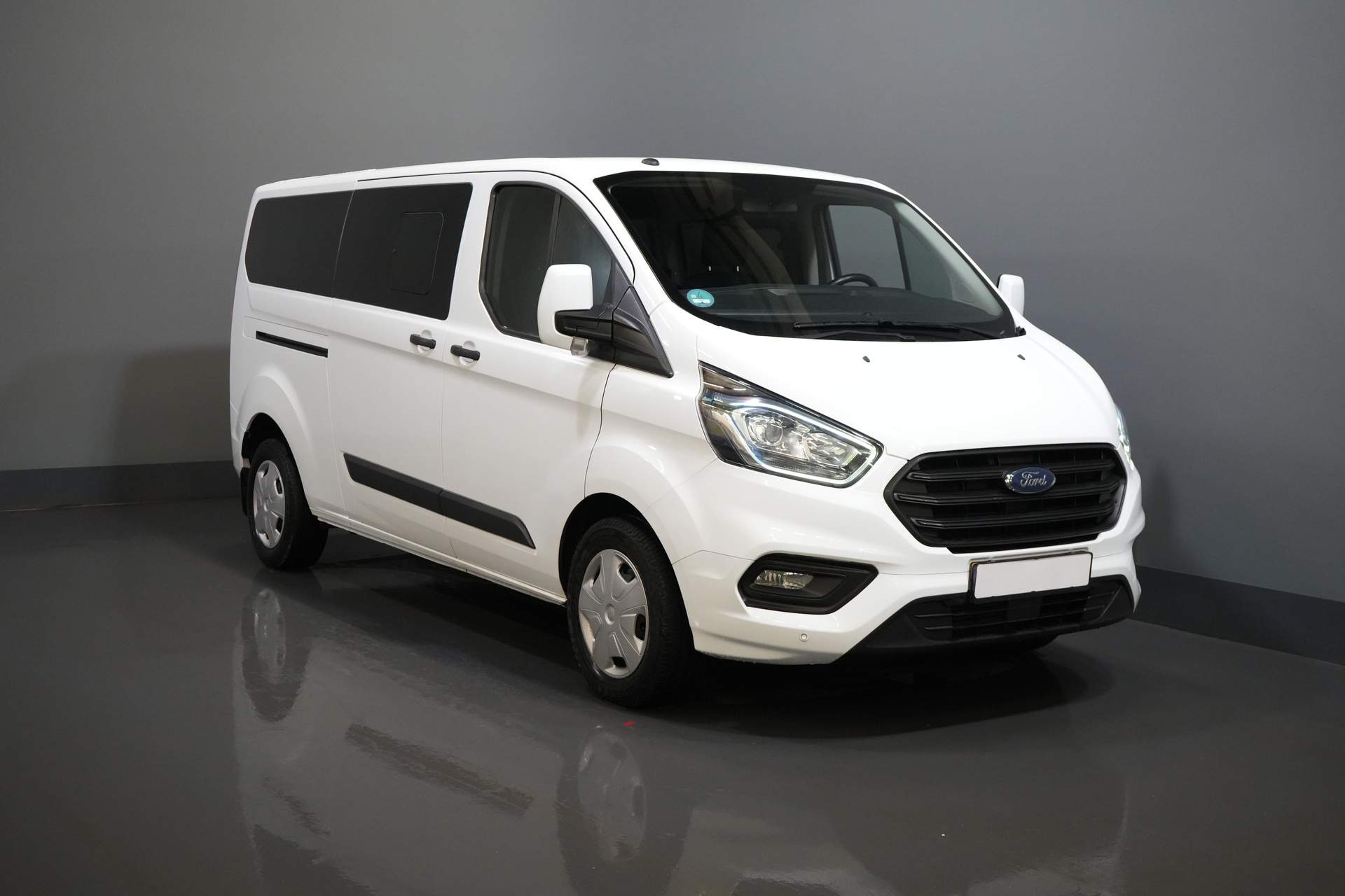 Ford Transit Custom Personentransporter 2.0 TDCI 130 PS L2 € 33.207 inkl. MwSt./BPM Combi/ Kombi/ Cruise/ Kamera/ PDC V+A/ Airco