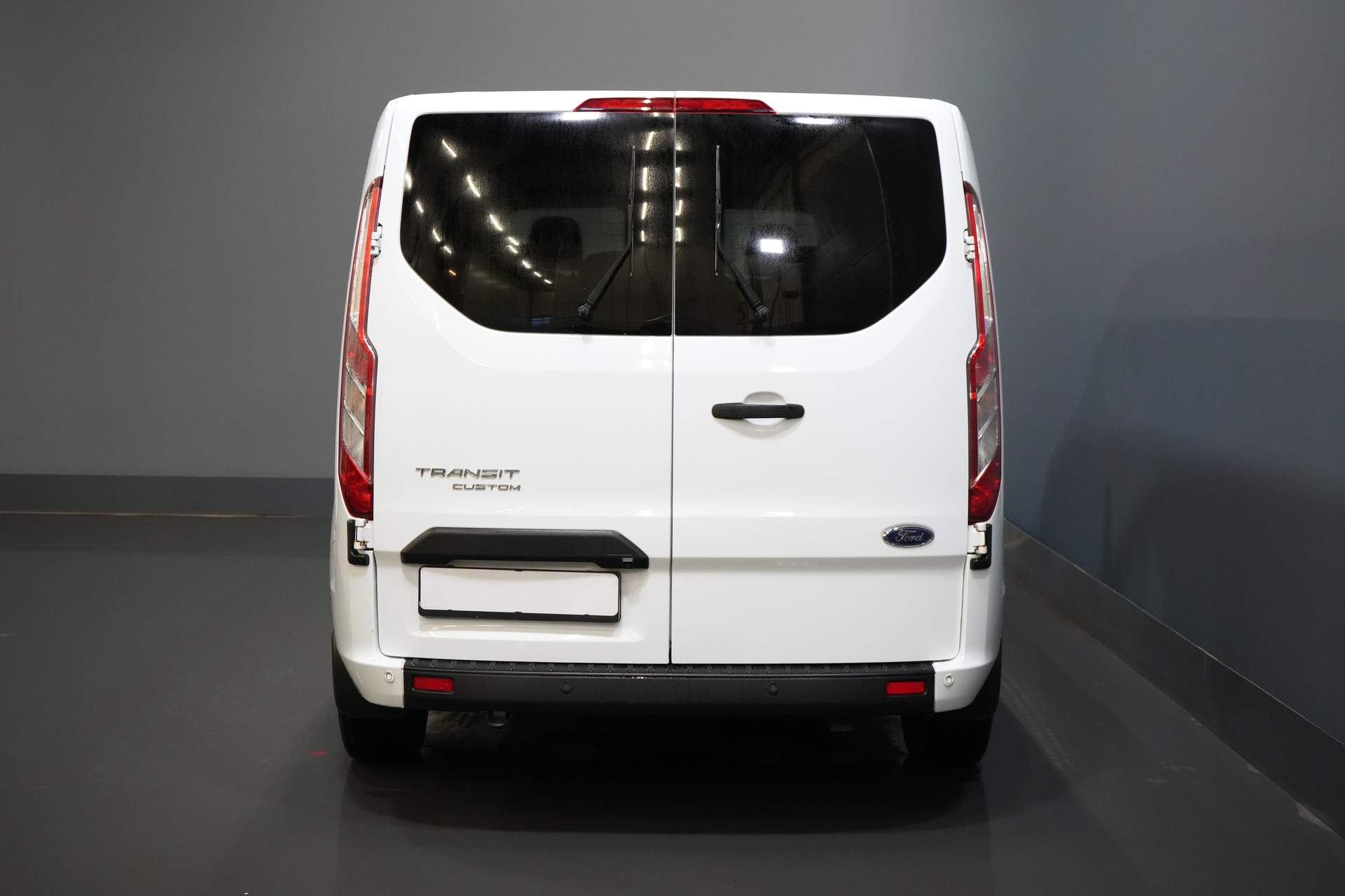 Ford Transit Custom Personentransporter 2.0 TDCI 130 PS L2 € 33.207 inkl. MwSt./BPM Combi/ Kombi/ Cruise/ Kamera/ PDC V+A/ Airco