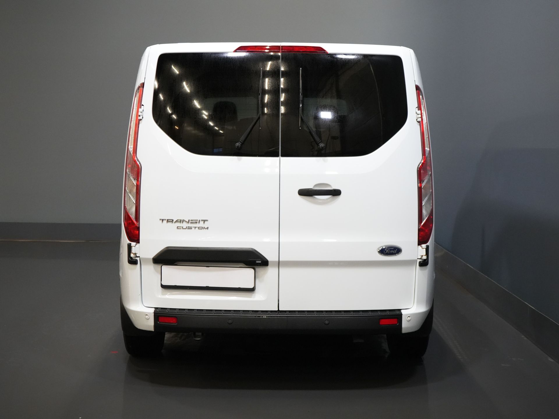 Ford Transit Custom Passenger Transport 2.0 TDCI 130 CP L2 33.207 € cu TVA inclus/BPM Combi/ Kombi/ Cruise/ Camera/ PDC V+A/ Airco