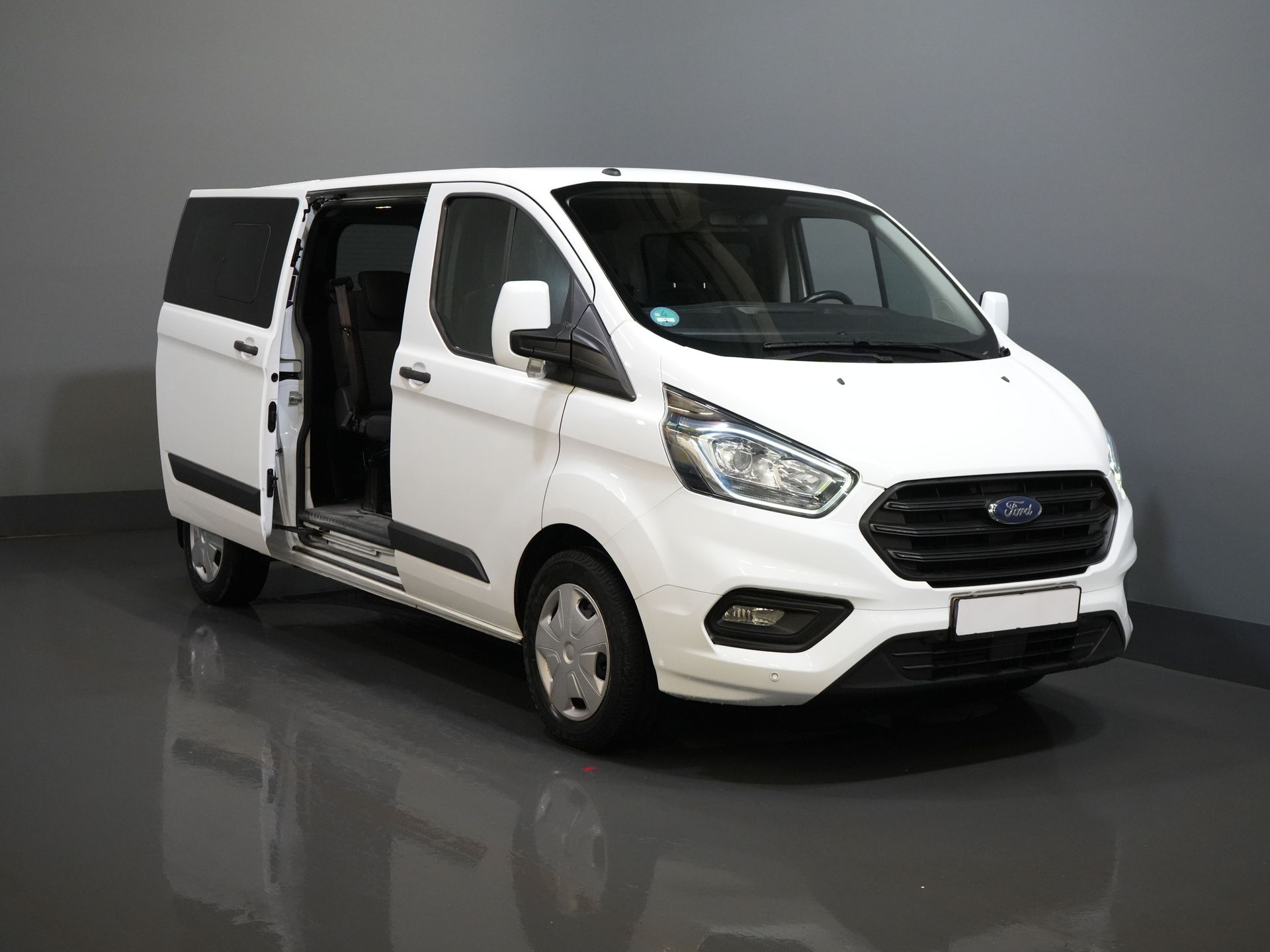 Ford Transit Custom Passenger Transport 2.0 TDCI 130 CP L2 33.207 € cu TVA inclus/BPM Combi/ Kombi/ Cruise/ Camera/ PDC V+A/ Airco