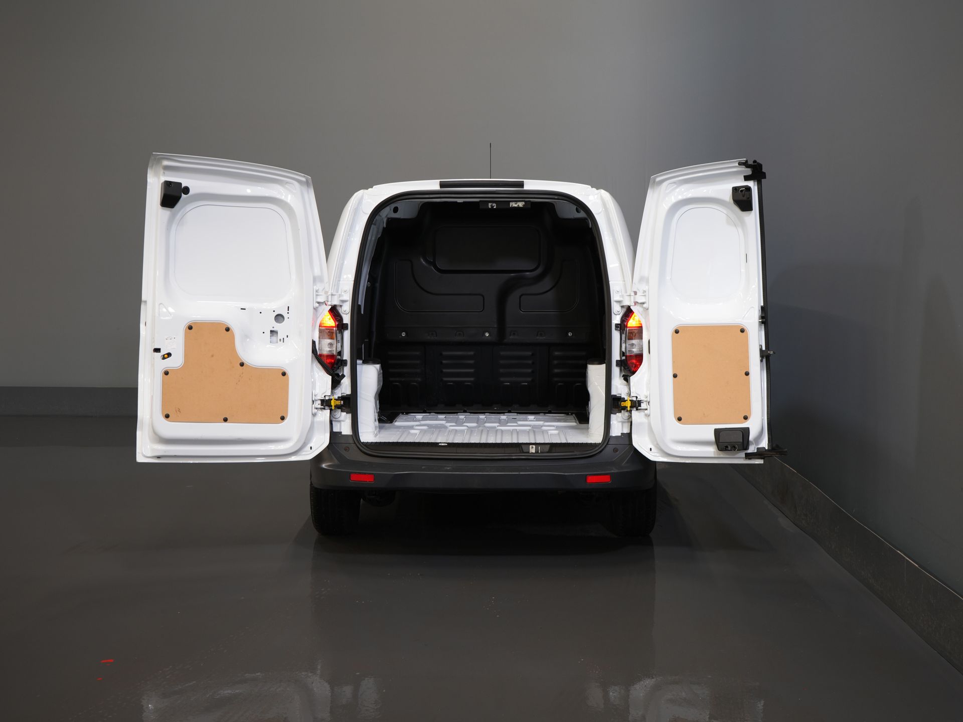 Ford Transit Courier Furgoneta 1.0 BENZINE 100 CV Concesionario Revisado/ Airco/ DAB/ Bluetooth