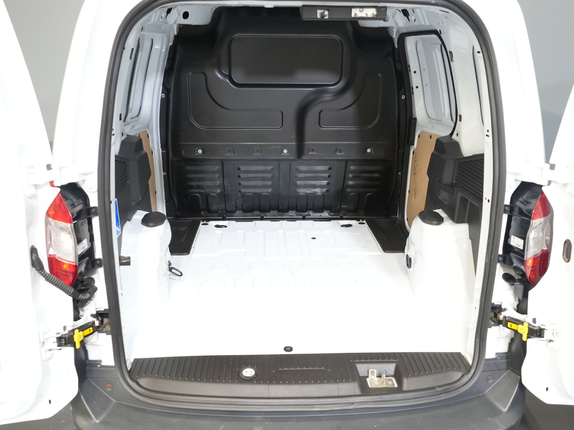 Ford Transit Courier Furgoneta 1.0 BENZINE 100 CV Concesionario Revisado/ Airco/ DAB/ Bluetooth