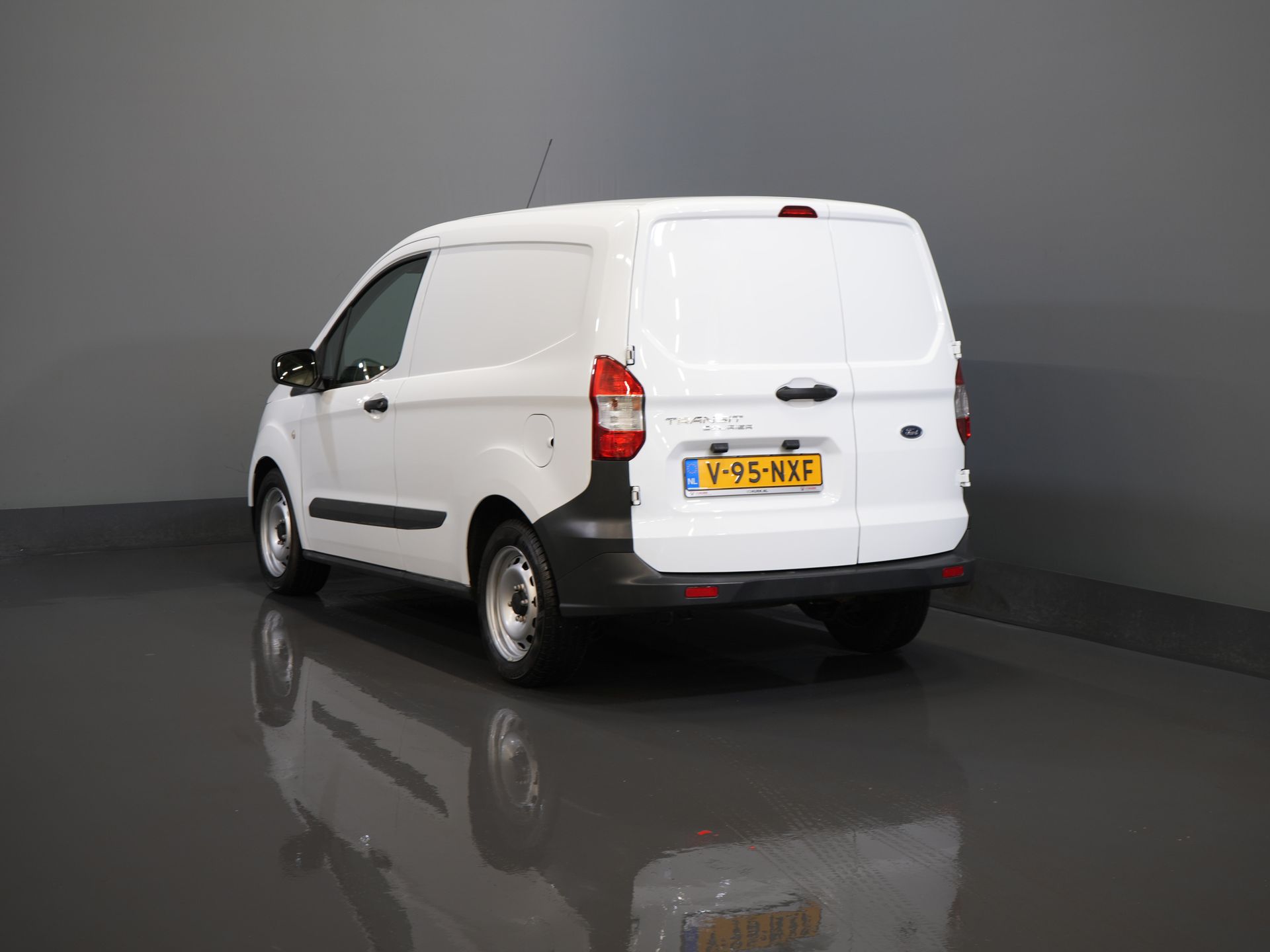 Ford Transit Courier Furgoneta 1.0 BENZINE 100 CV Concesionario Revisado/ Airco/ DAB/ Bluetooth