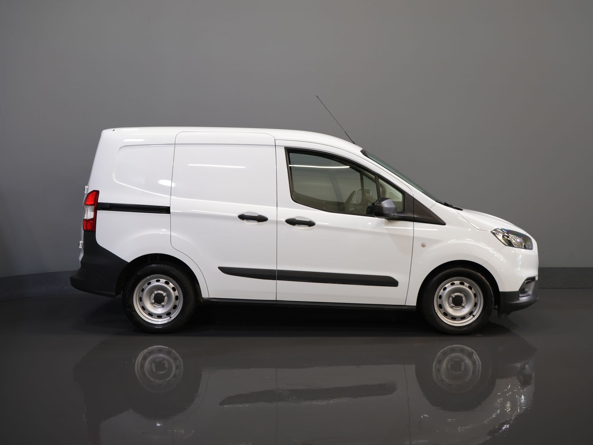 Ford Transit Courier Furgoneta 1.0 BENZINE 100 CV Concesionario Revisado/ Airco/ DAB/ Bluetooth