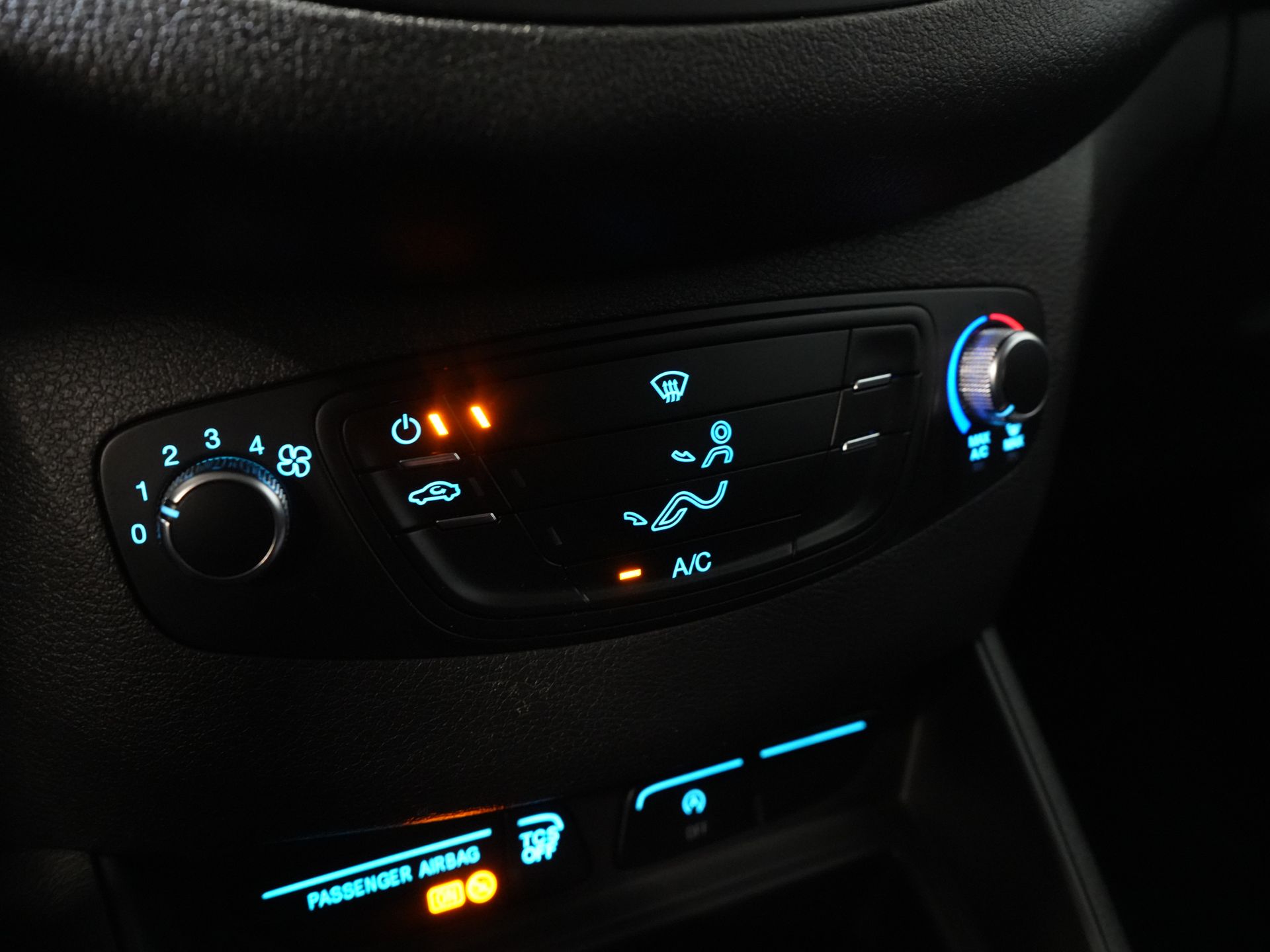 Ford Transit Courier Furgoneta 1.0 BENZINE 100 CV Concesionario Revisado/ Airco/ DAB/ Bluetooth