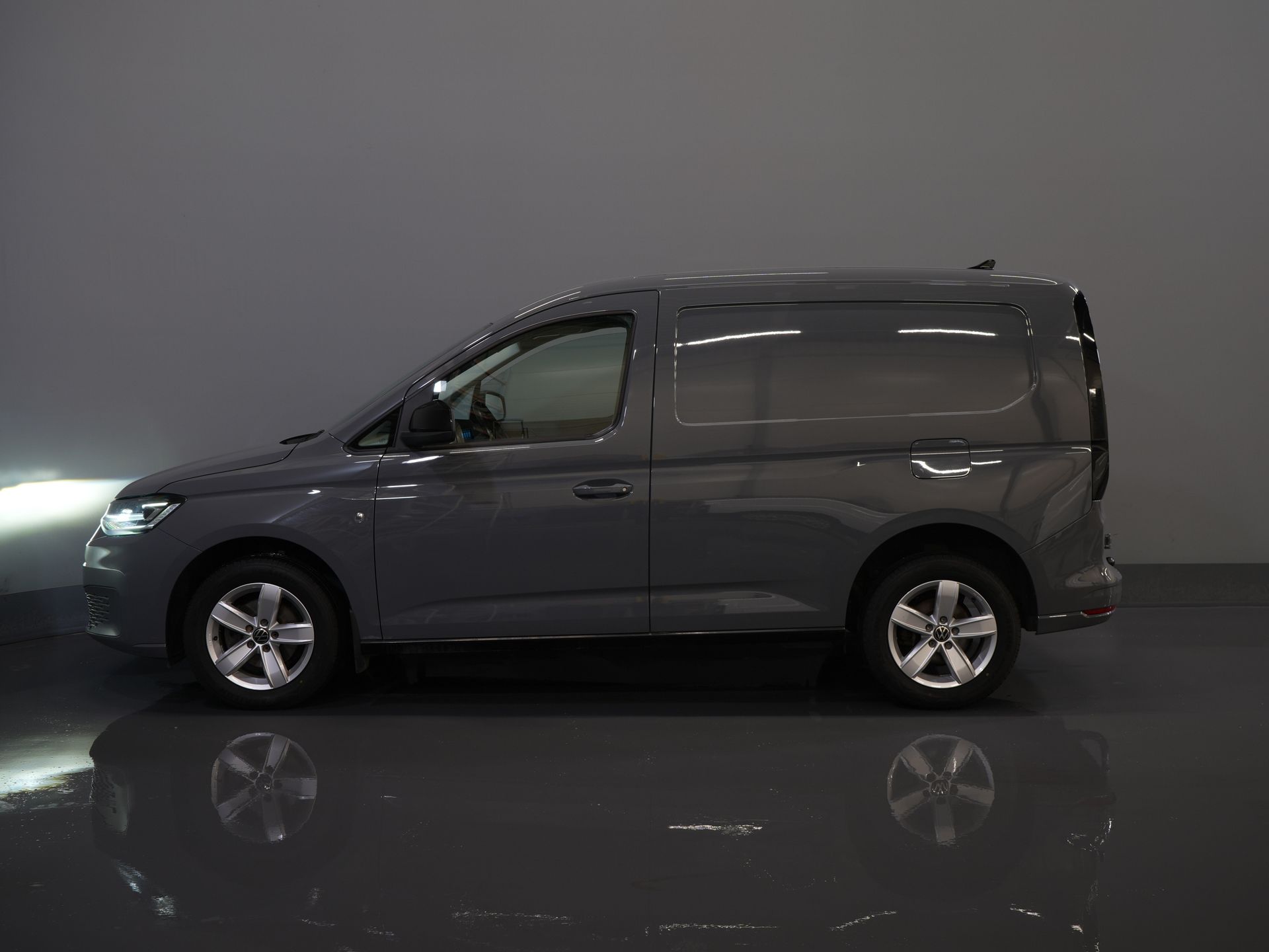 Volkswagen Caddy Cargo Van 2.0 TDI 125 ch BPM GRATUIT ! LED/ Carplay/ Sièges / Croisière/ Airco/ Caméra/ PDC/ LMV/ Attelage