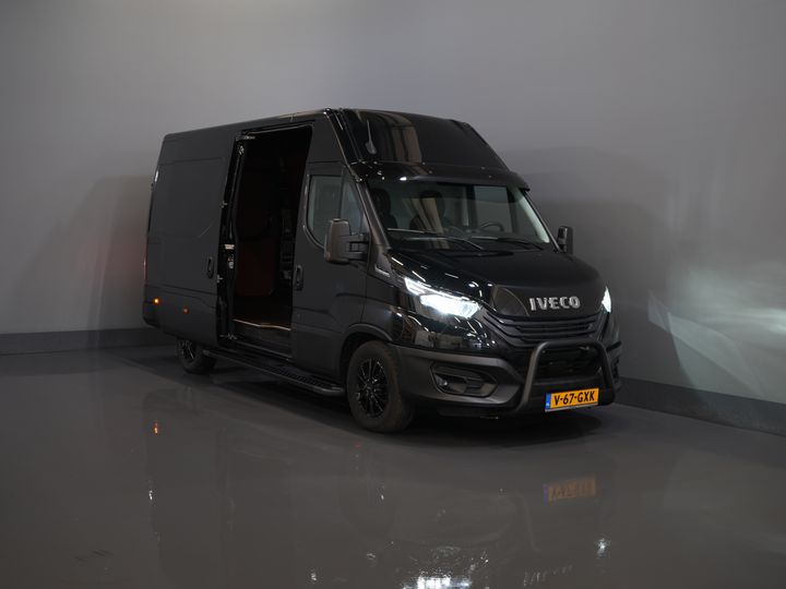 Iveco Daily Bestelbus 35S18 3.0 180 pk Aut. L2H2 BPM VRIJ 3.5t Trekverm./ Adapt. Cruise/ LED/ Carplay/ 270Gr.Deuren/ Climate/ Gev. Stoel/ LED/ Camera/