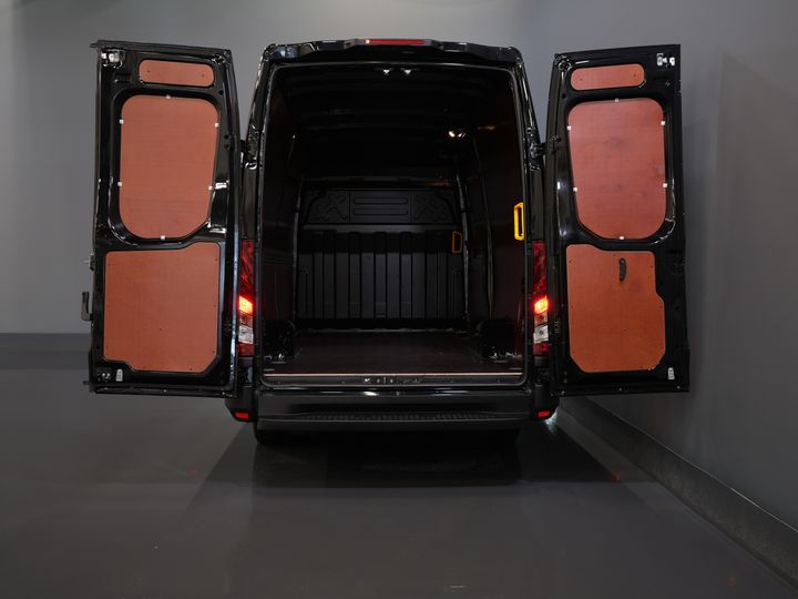 Iveco Daily Bestelbus 35S18 3.0 180 pk Aut. L2H2 BPM VRIJ 3.5t Trekverm./ Adapt. Cruise/ LED/ Carplay/ 270Gr.Deuren/ Climate/ Gev. Stoel/ LED/ Camera/