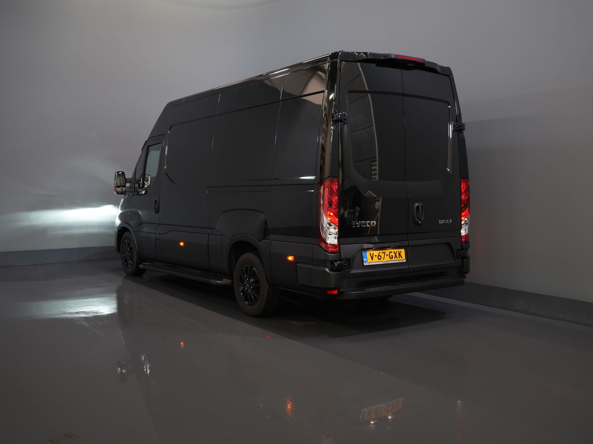 Iveco Daily Bestelbus 35S18 3.0 180 pk Aut. L2H2 BPM VRIJ 3.5t Trekverm./ Adapt. Cruise/ LED/ Carplay/ 270Gr.Deuren/ Climate/ Gev. Stoel/ LED/ Camera/