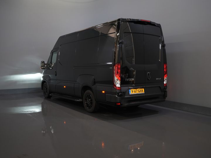 Iveco Daily Bestelbus 35S18 3.0 180 pk Aut. L2H2 BPM VRIJ 3.5t Trekverm./ Adapt. Cruise/ LED/ Carplay/ 270Gr.Deuren/ Climate/ Gev. Stoel/ LED/ Camera/
