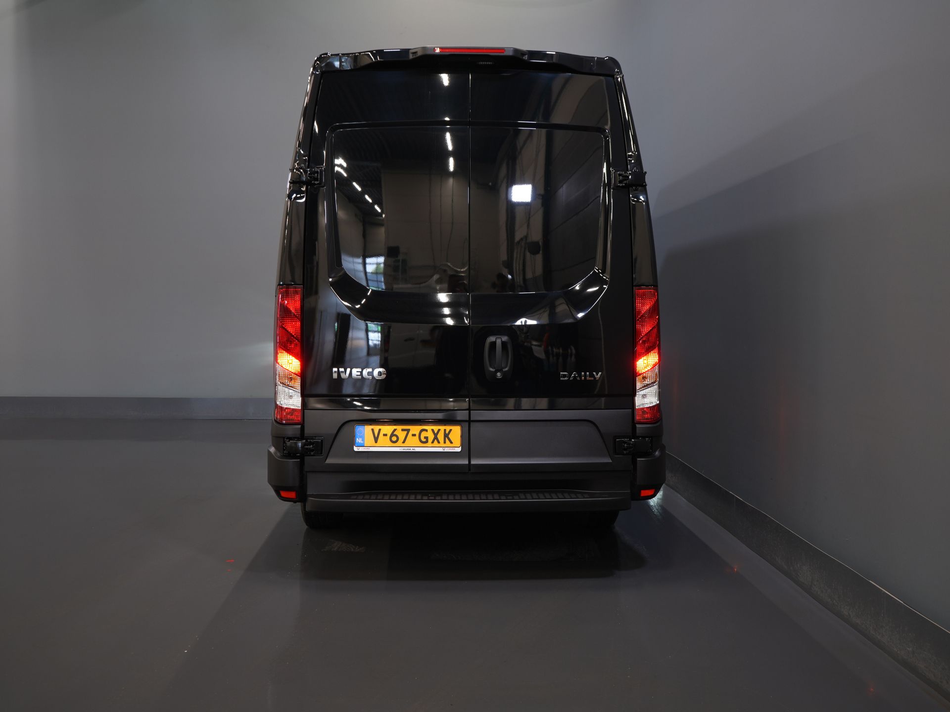 Iveco Daily Bestelbus 35S18 3.0 180 pk Aut. L2H2 BPM VRIJ 3.5t Trekverm./ Adapt. Cruise/ LED/ Carplay/ 270Gr.Deuren/ Climate/ Gev. Stoel/ LED/ Camera/
