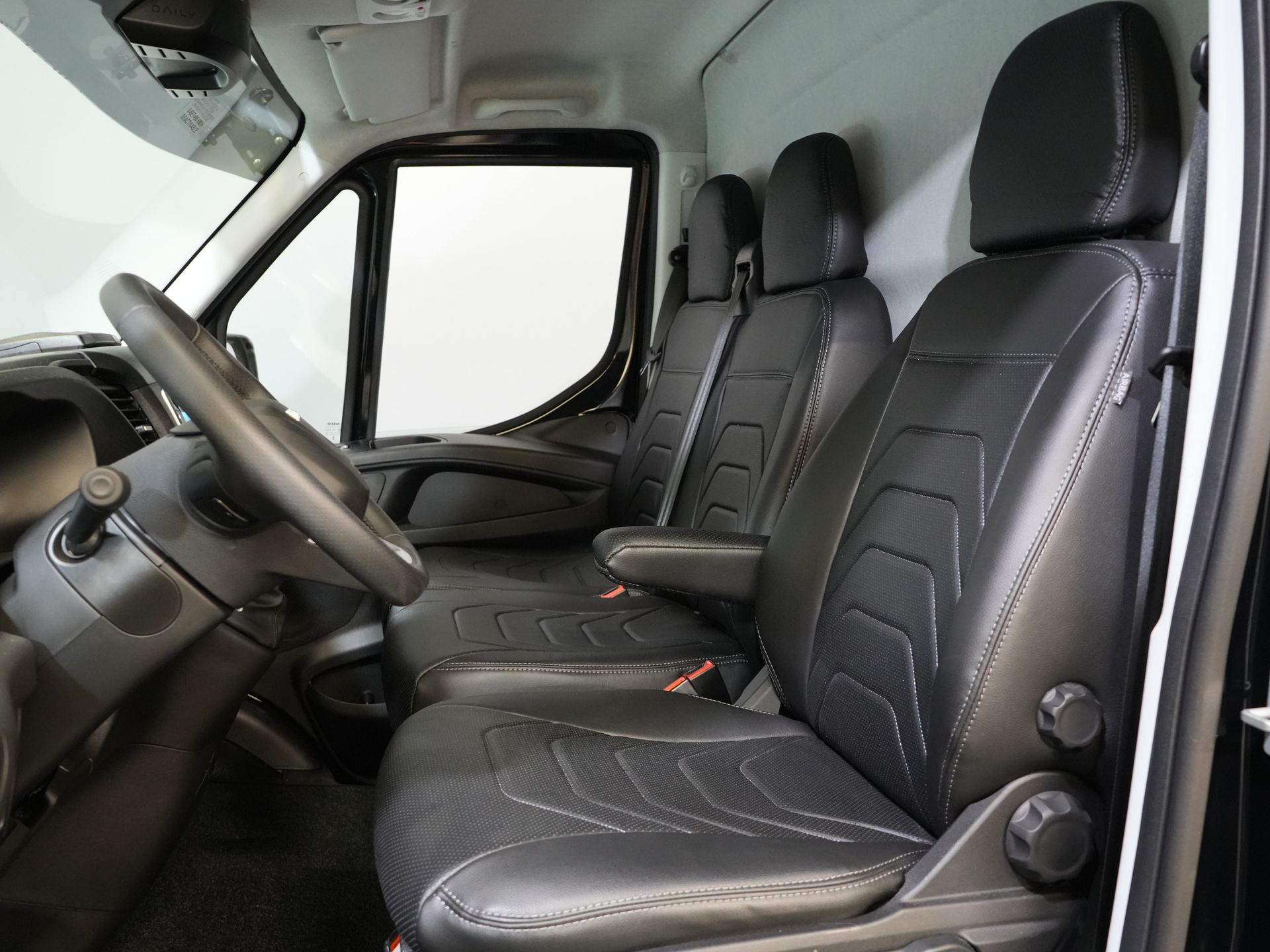 Iveco Daily Bestelbus 35S18 3.0 180 pk Aut. L2H2 BPM VRIJ 3.5t Trekverm./ Adapt. Cruise/ LED/ Carplay/ 270Gr.Deuren/ Climate/ Gev. Stoel/ LED/ Camera/