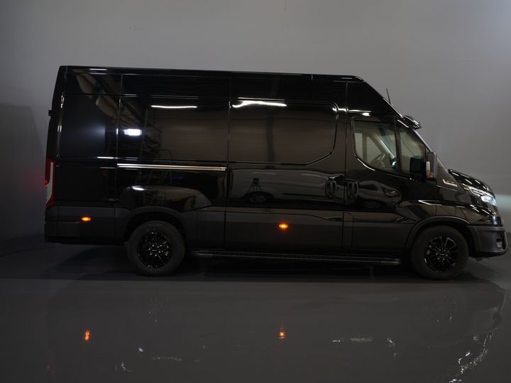 Iveco Daily Bestelbus 35S18 3.0 180 pk Aut. L2H2 BPM VRIJ 3.5t Trekverm./ Adapt. Cruise/ LED/ Carplay/ 270Gr.Deuren/ Climate/ Gev. Stoel/ LED/ Camera/