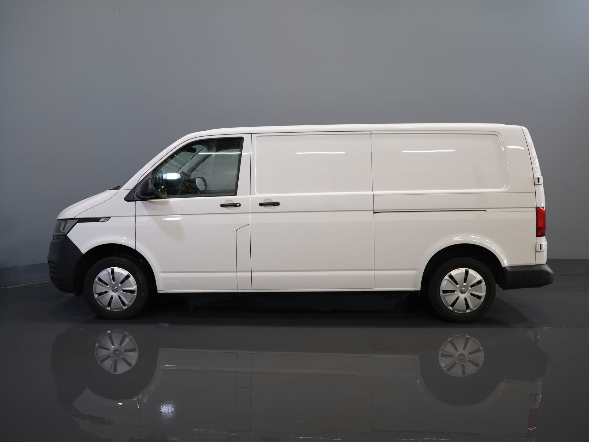 Volkswagen Transporter Van 2.0 TDI 150 KM DSG Aut. L2 Carplay/ 2x drzwi przesuwne/ Ogrzewanie siedzeń/ Airco/ Cruise/ PDC V+A/ Hak holowniczy