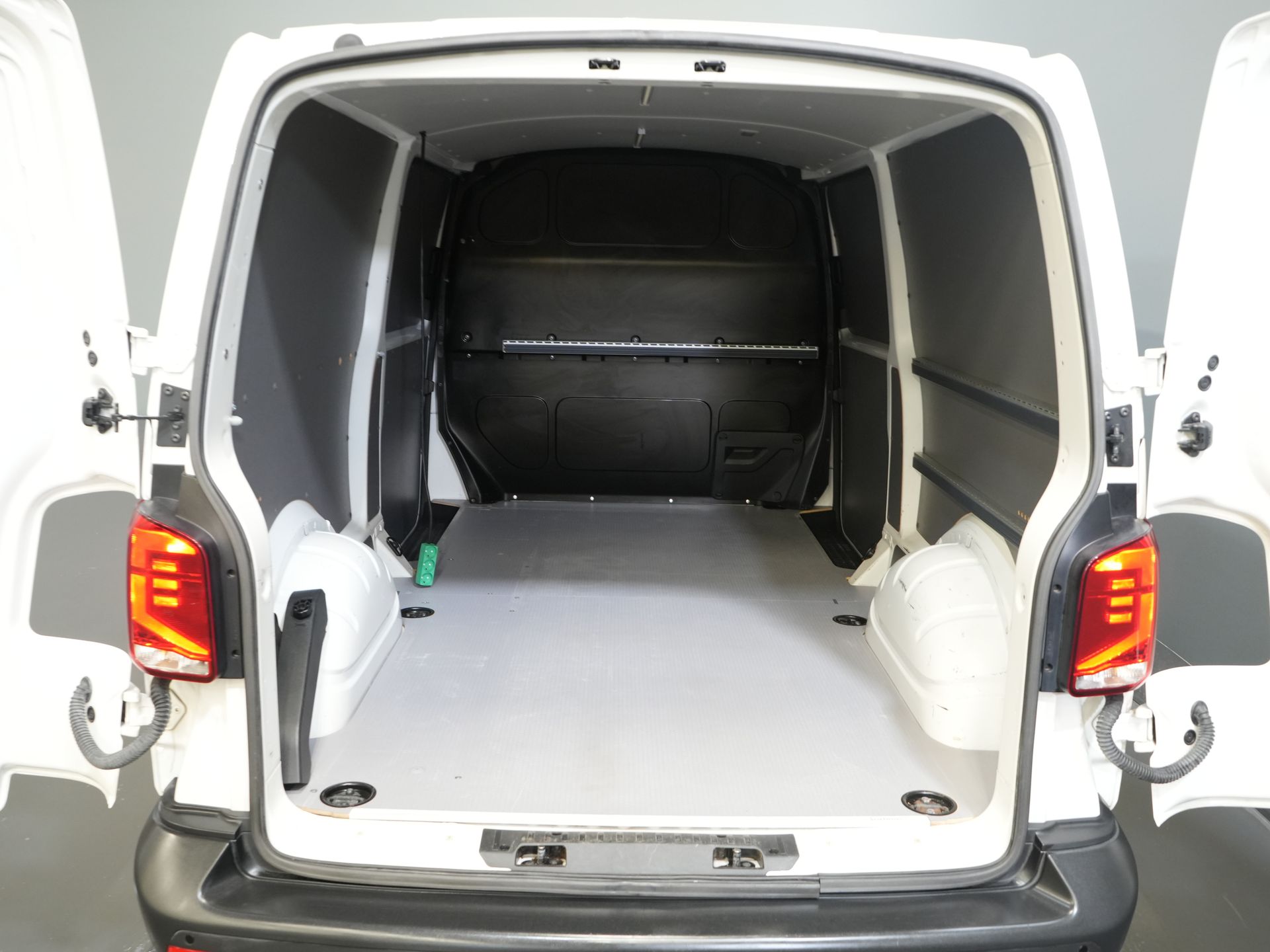 Volkswagen Transporter Van 2.0 TDI 150 KM DSG Aut. L2 Carplay/ 2x drzwi przesuwne/ Ogrzewanie siedzeń/ Airco/ Cruise/ PDC V+A/ Hak holowniczy