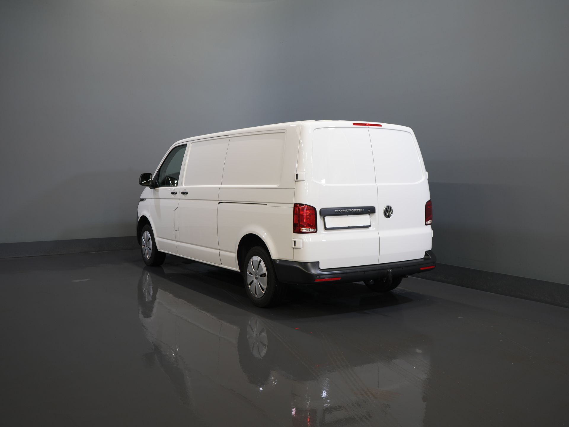 Volkswagen Transporter Van 2.0 TDI 150 к.с. DSG Aut. L2 Carplay/ 2x зсувні двері/ Підігрів сидінь/ Кондиціонер/ Круїз/ PDC V+A/ Буксирувальний гак